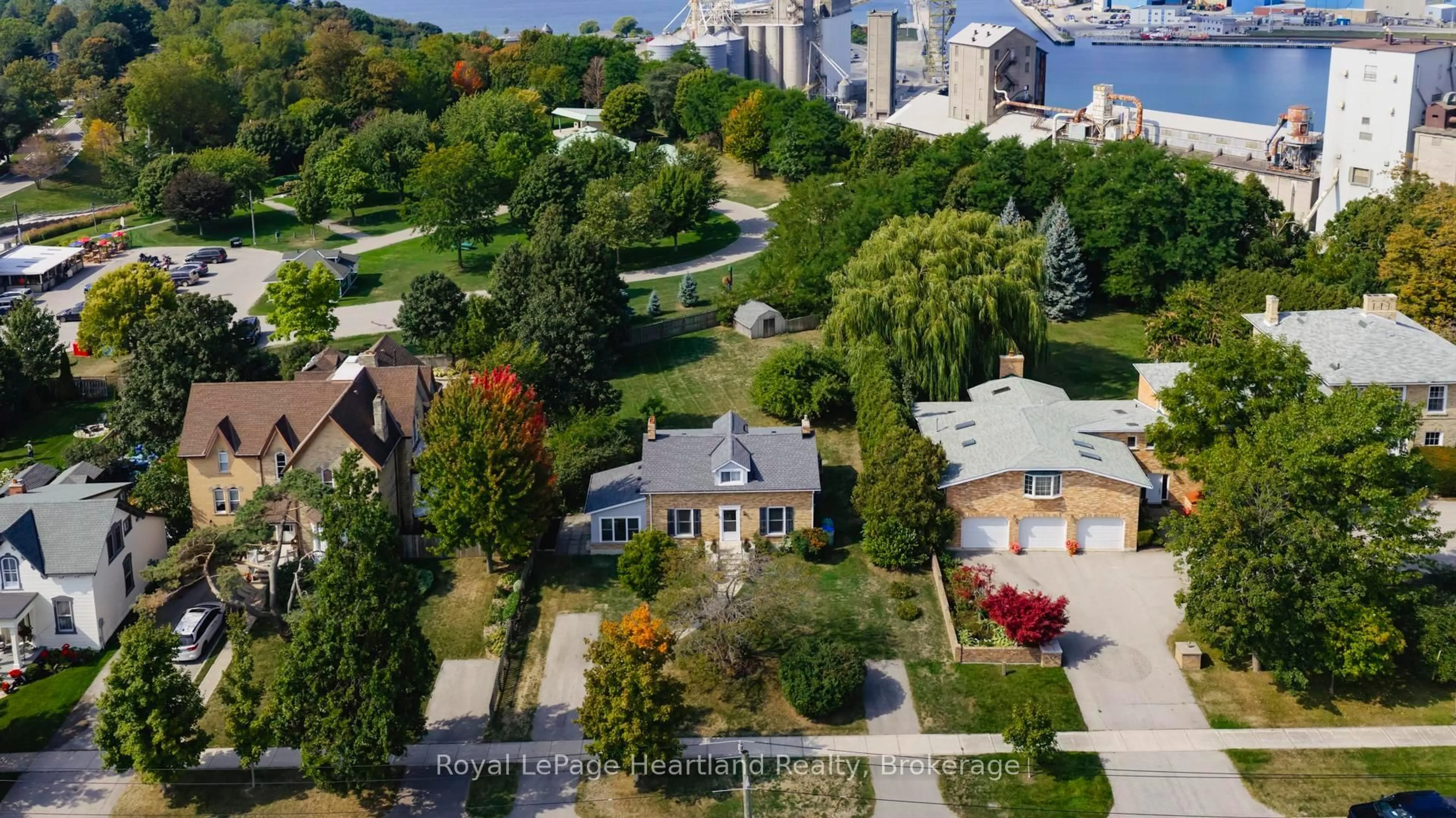 A pic from outside/outdoor area/front of a property/back of a property/a pic from drone, city buildings view from balcony for 25 Wellington St, Goderich Ontario N7A 2W6
