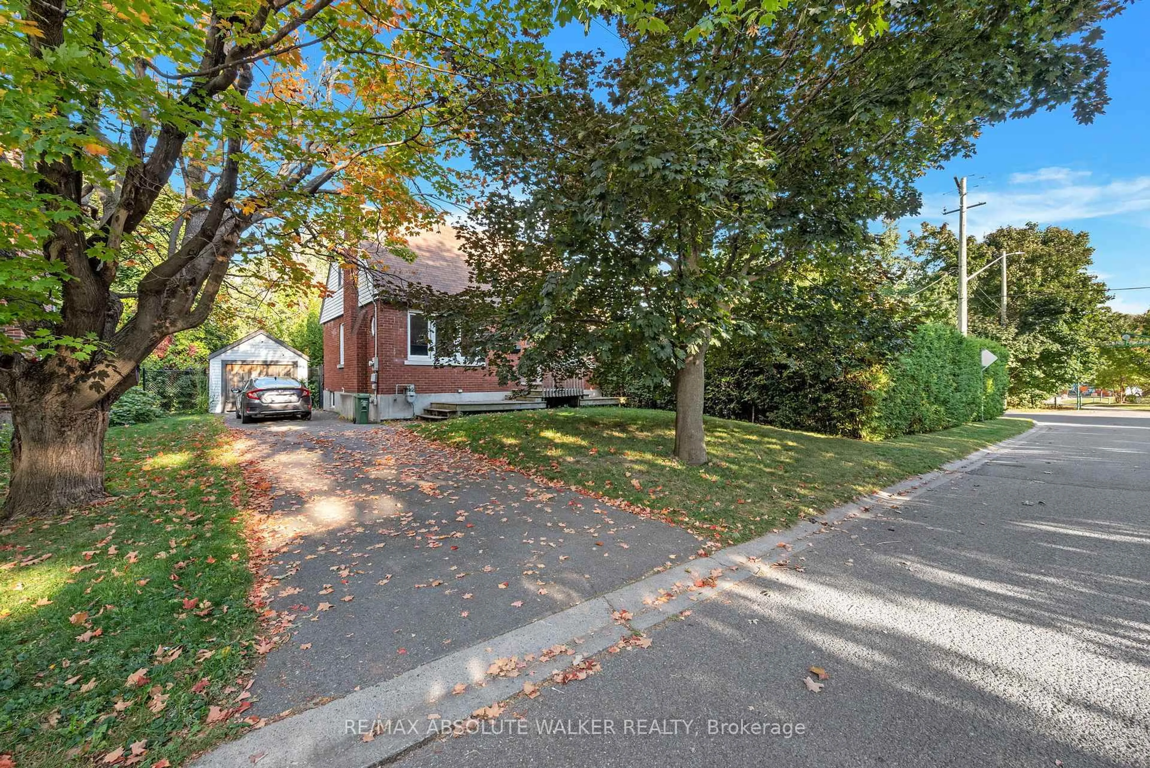 Unknown for 899 Maplewood Ave, Ottawa Ontario K2B 5V6