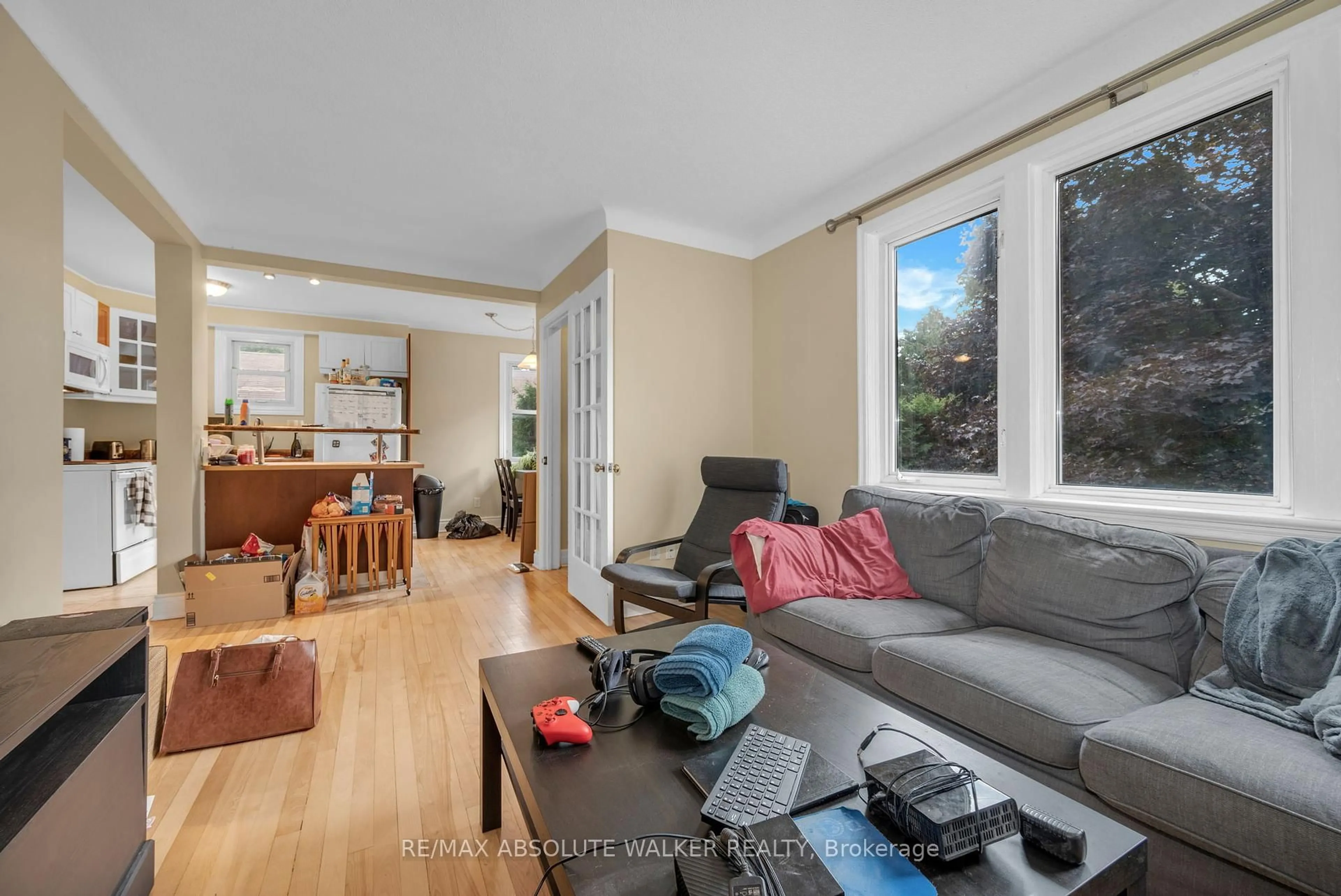 Living room with furniture, unknown for 899 Maplewood Ave, Ottawa Ontario K2B 5V6
