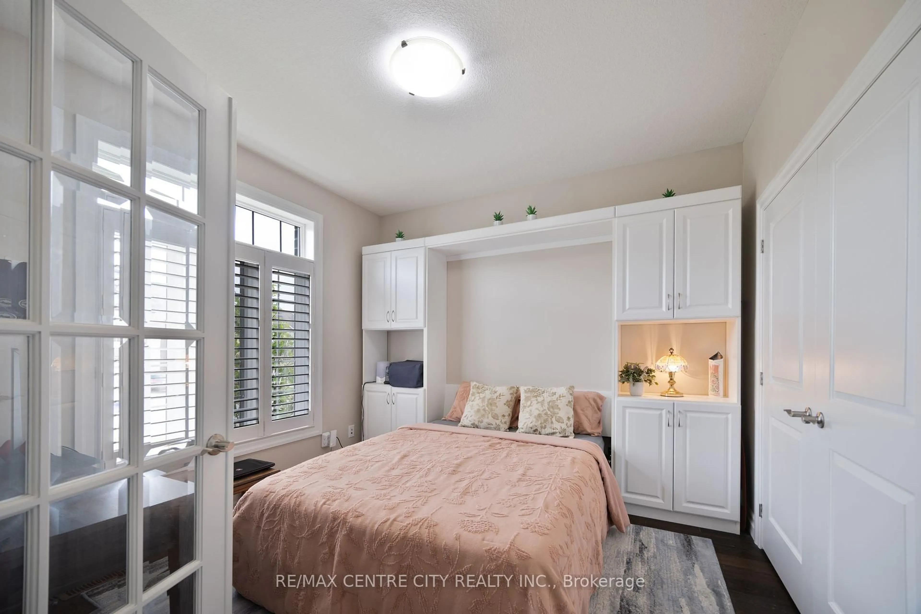 Bedroom with bed, unknown for 2800 Sheffield Pl, London South Ontario N6M 0E5