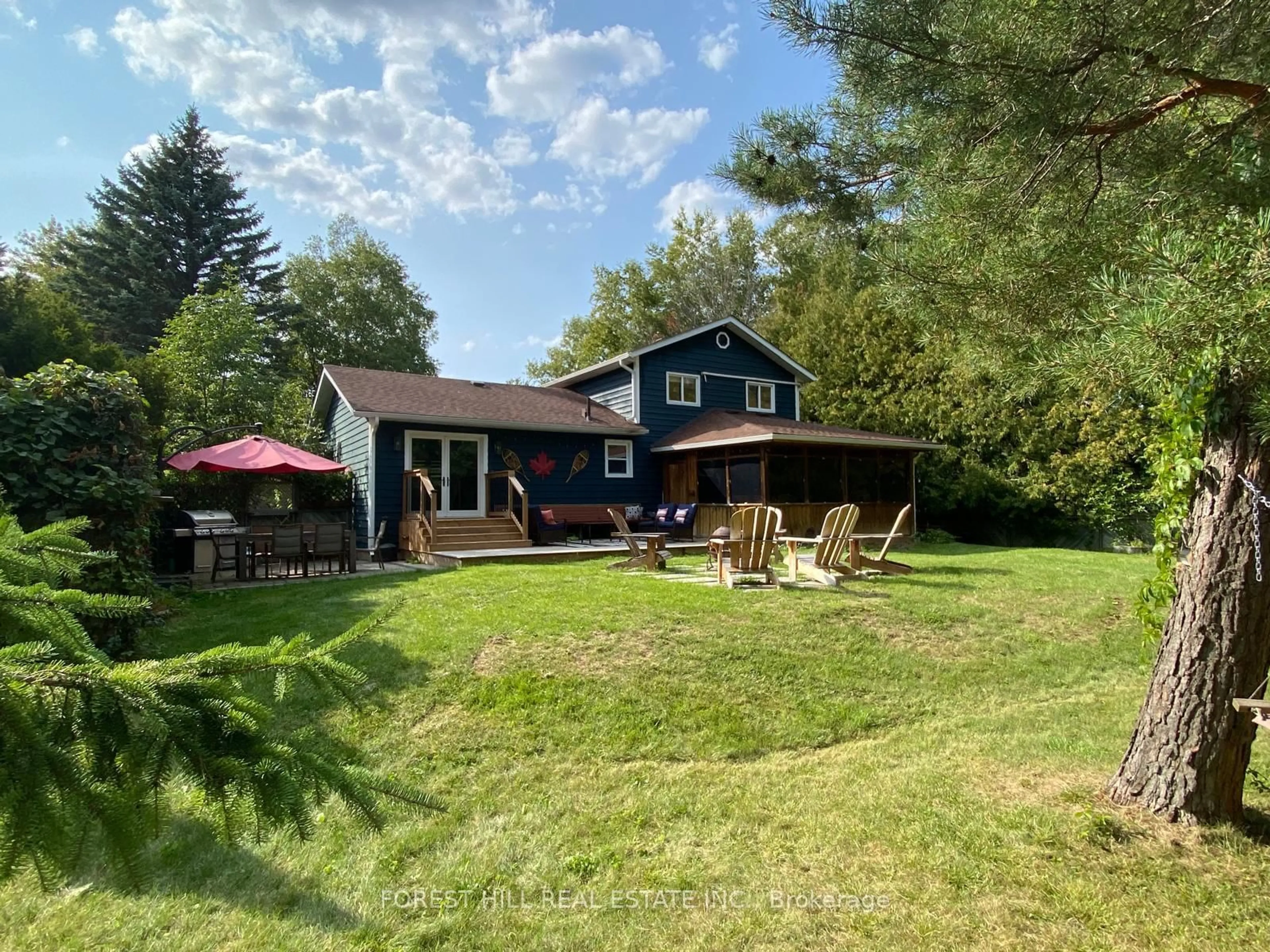 A pic from outside/outdoor area/front of a property/back of a property/a pic from drone, water/lake/river/ocean view for 216 Timmons St, Blue Mountains Ontario L9Y 0L2