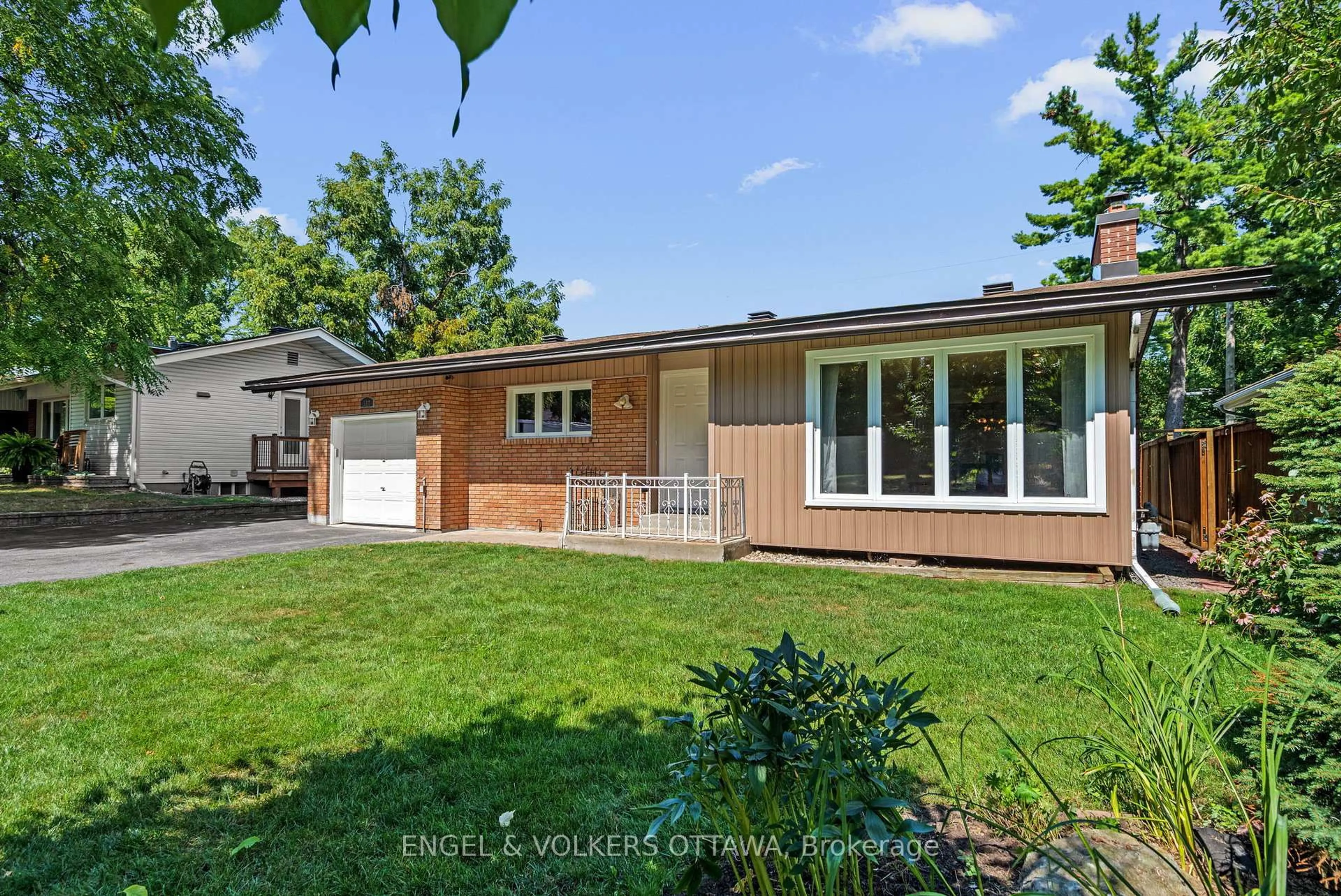 Home with brick exterior material, street for 337 Mountbatten Ave, Ottawa Ontario K1H 5W2