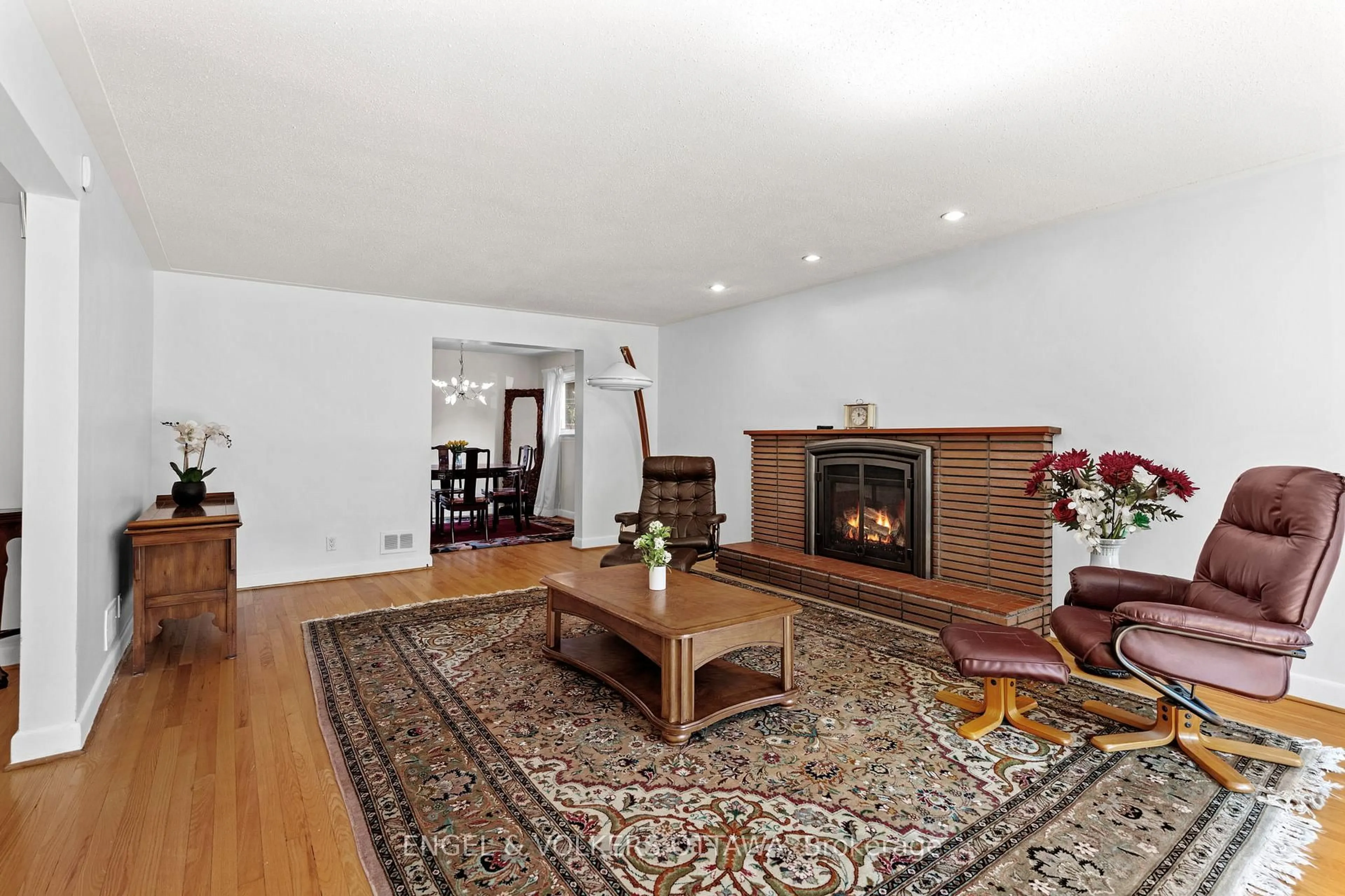 Living room with furniture, unknown for 337 Mountbatten Ave, Ottawa Ontario K1H 5W2