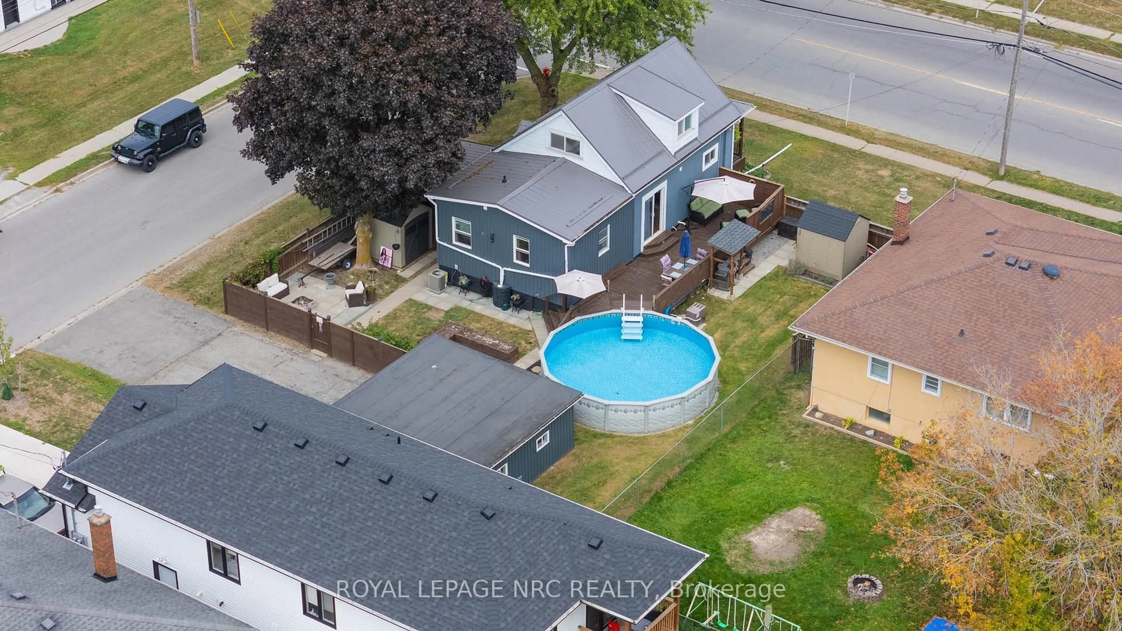 A pic from outside/outdoor area/front of a property/back of a property/a pic from drone, unknown for 508 Main St, Port Colborne Ontario L3K 3W6