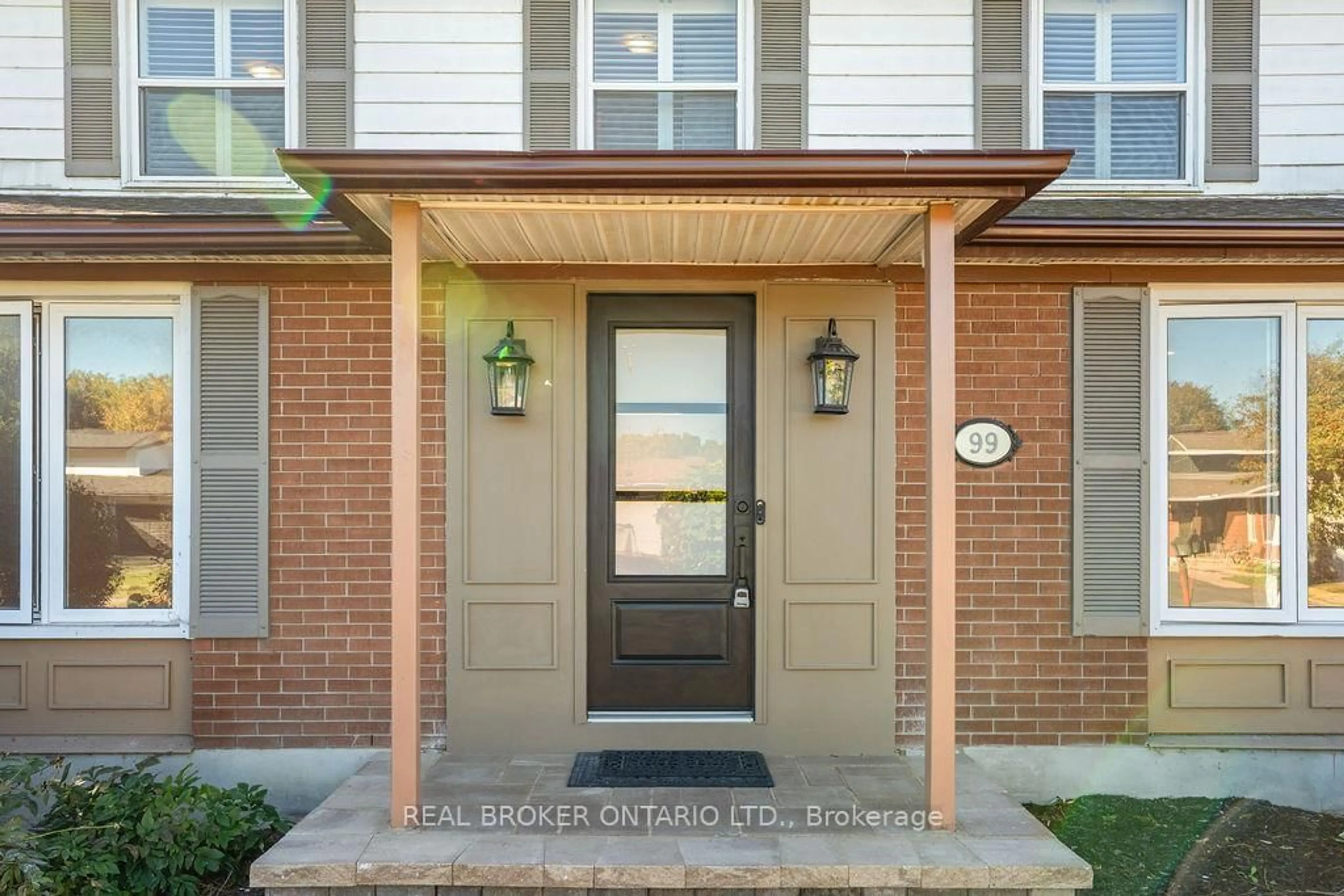 Indoor entryway for 99 Queensline Dr, Ottawa Ontario K2H 7J6