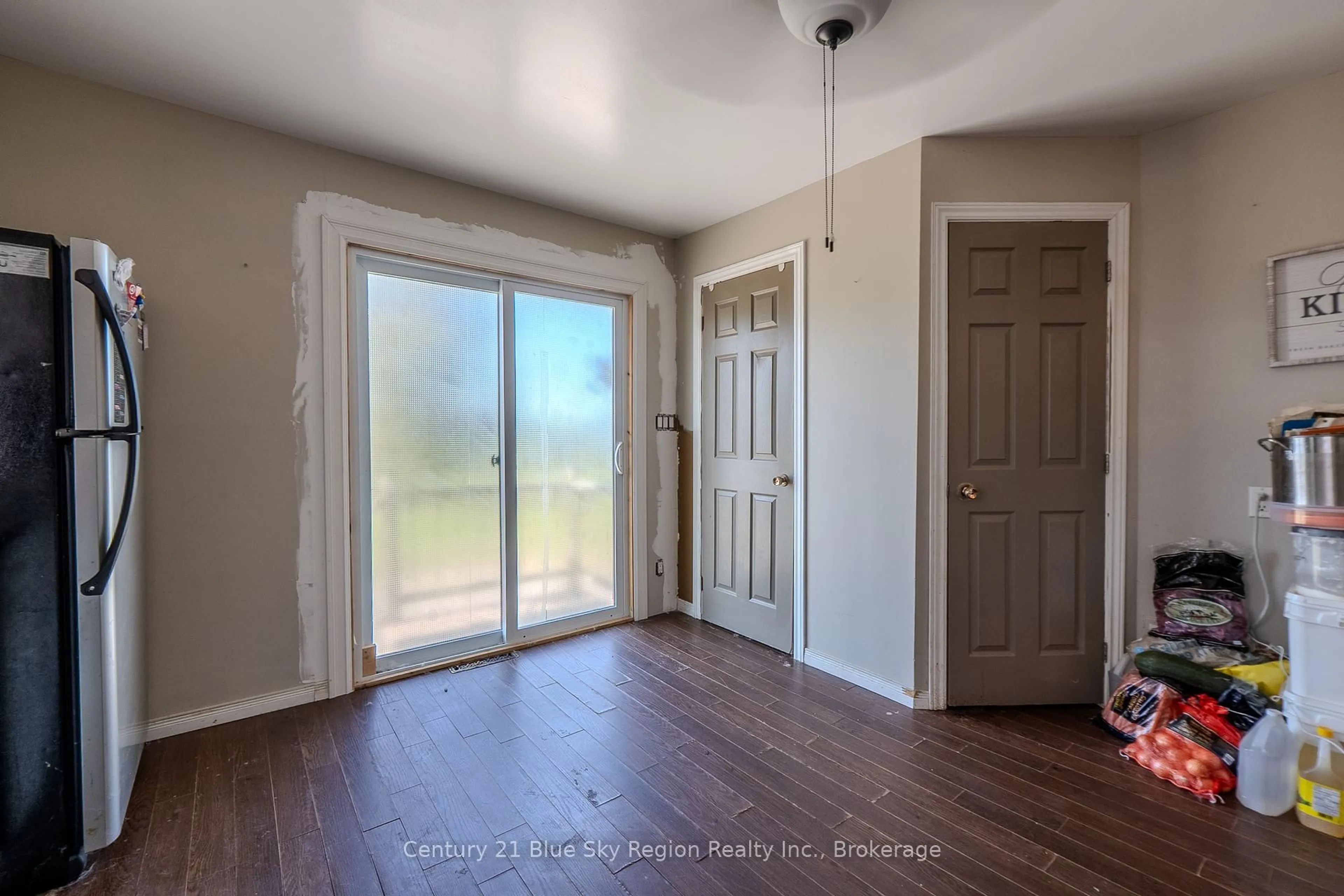 Indoor entryway for 781 Lalande Rd, West Nipissing Ontario P2B 2V3