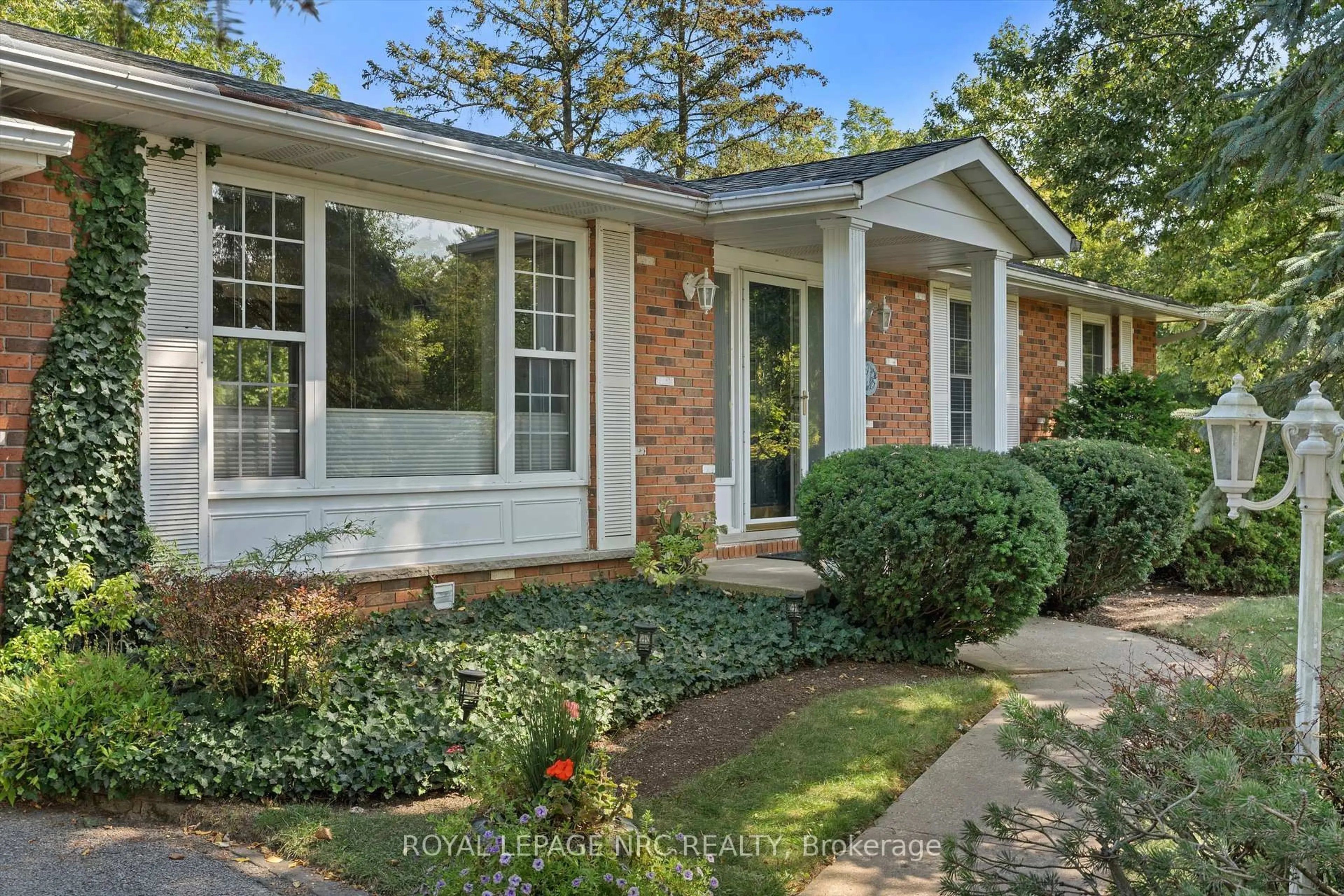 Home with brick exterior material, street for 3433 Robbins Ave, Lincoln Ontario L2R 6P7