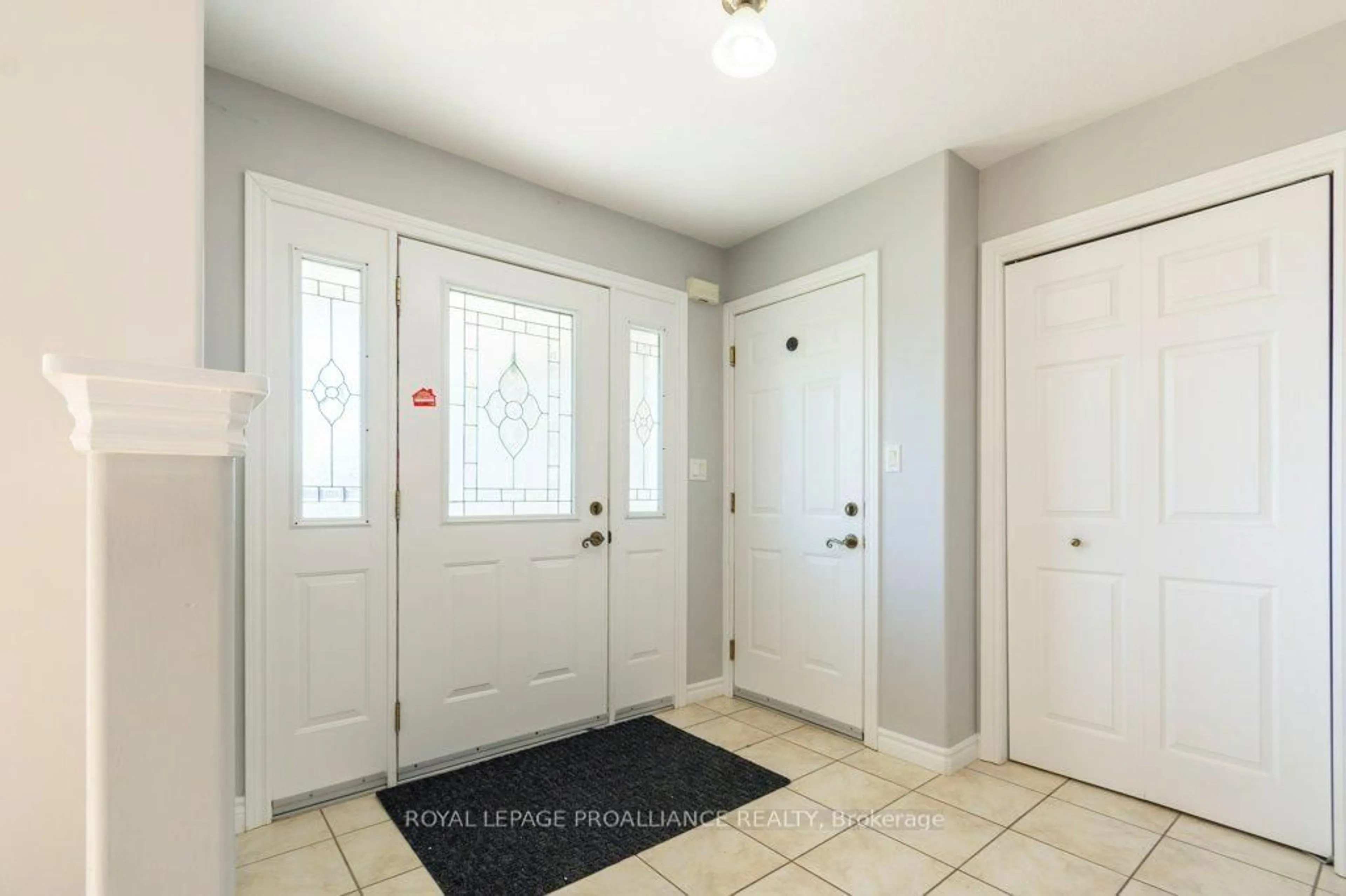Indoor entryway for 23 Sunshine Lane, Quinte West Ontario K8V 6X3