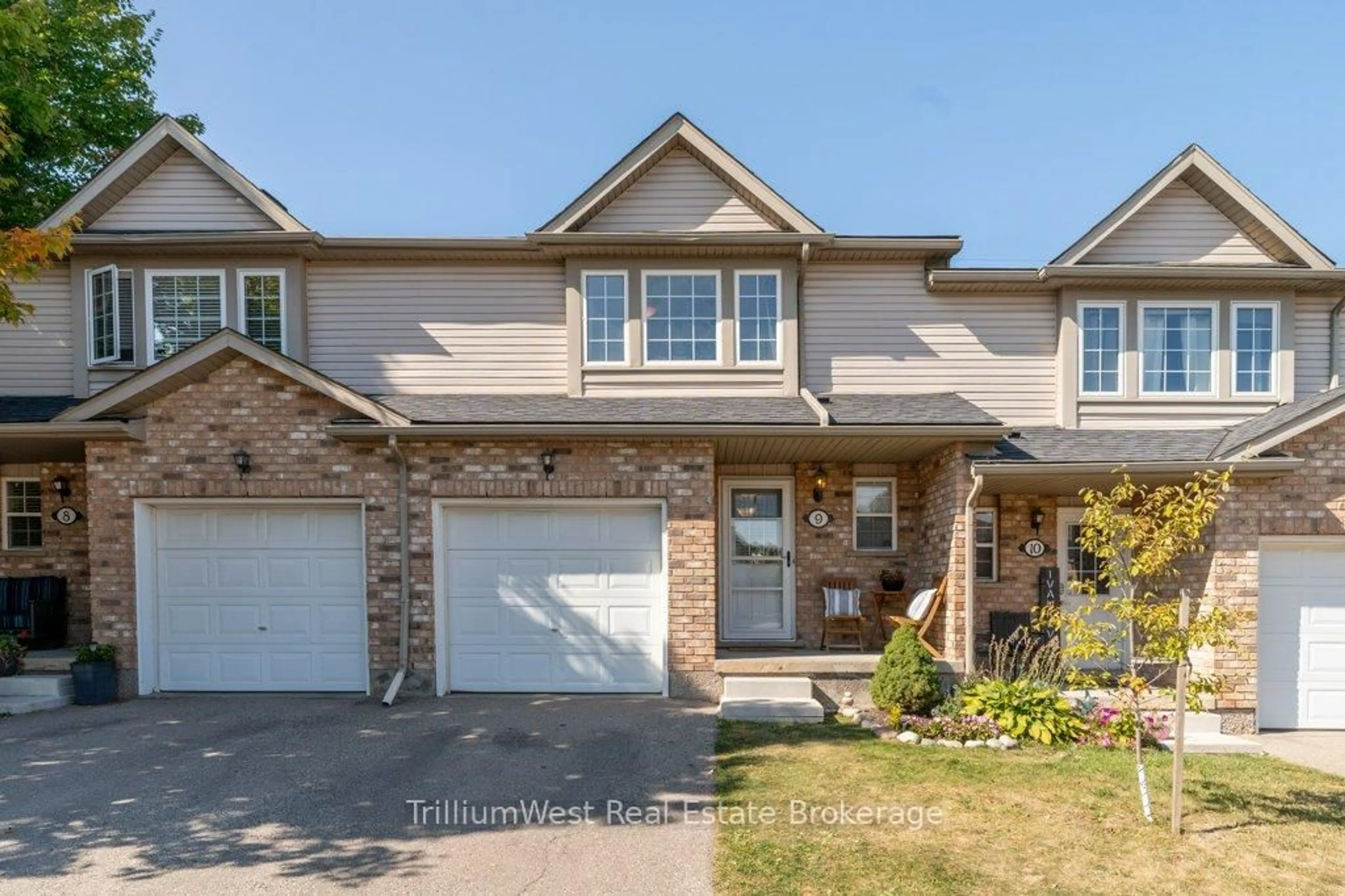 Home with brick exterior material, street for 84 Westmeadow Dr #9, Kitchener Ontario N2N 3P1