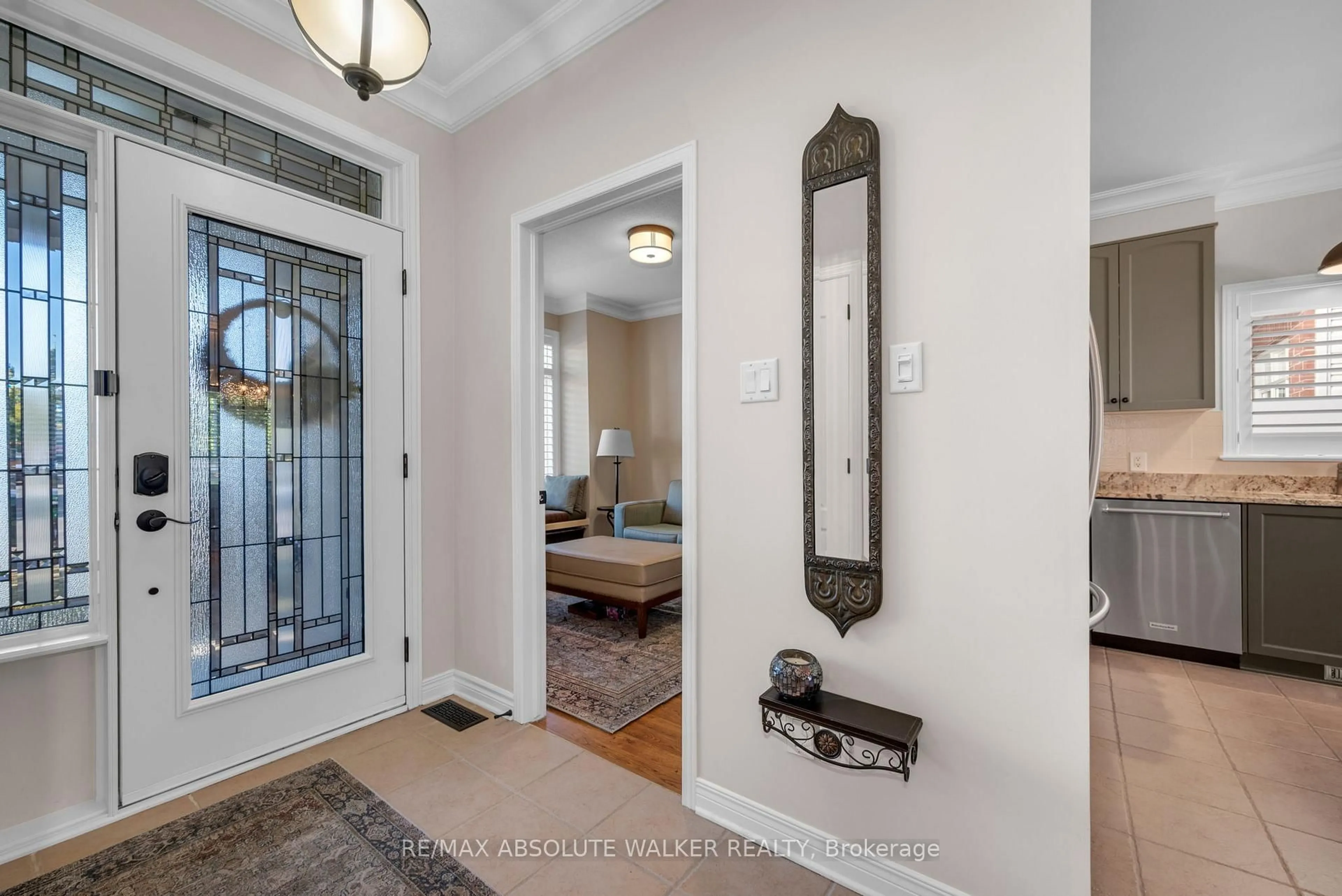 Indoor entryway for 841 Scala Ave, Orleans Ontario K4A 4M1