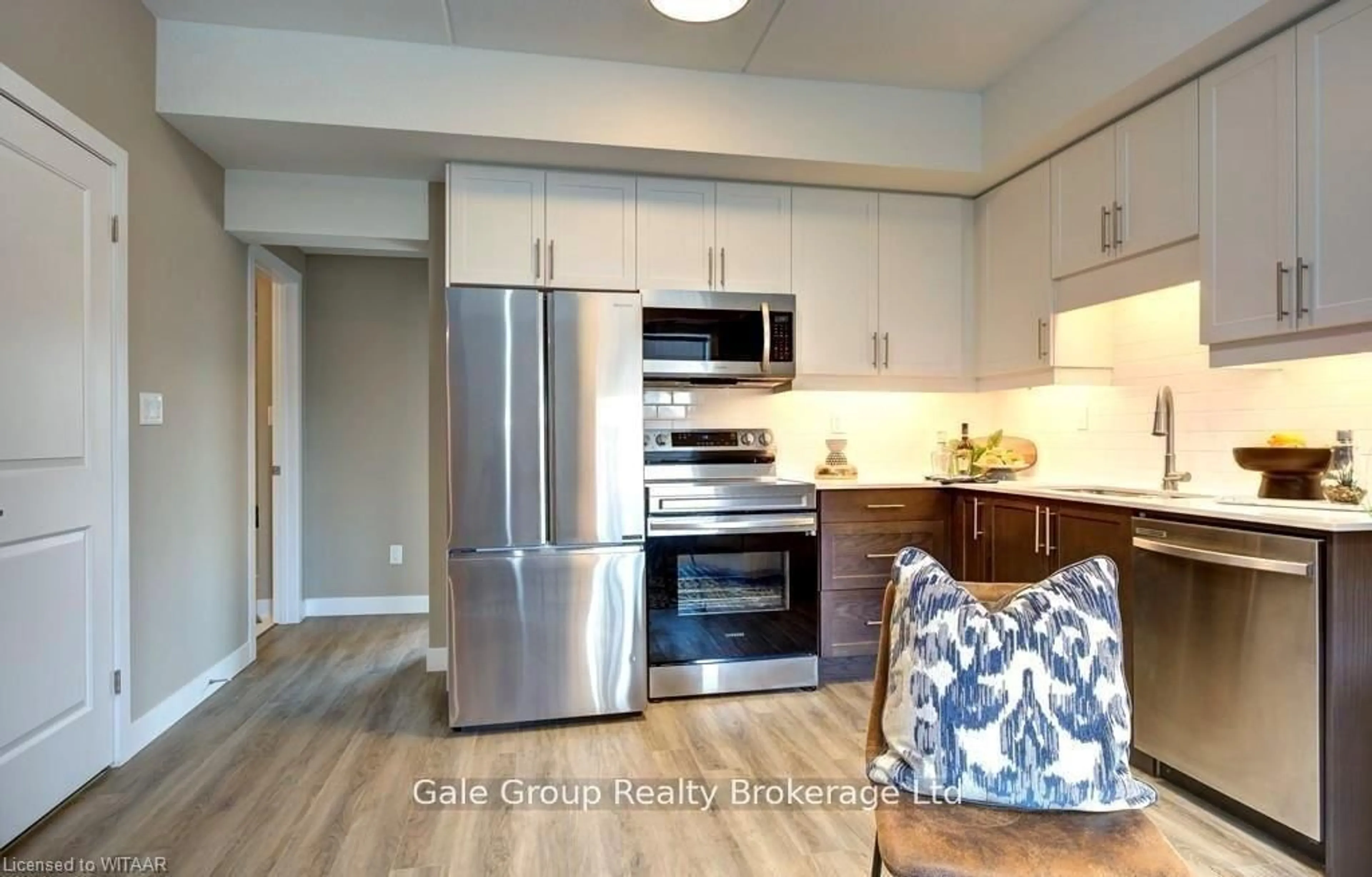 Open concept kitchen, wood/laminate floor for 439 Athlone Ave #E2, Woodstock Ontario N4V 0C8
