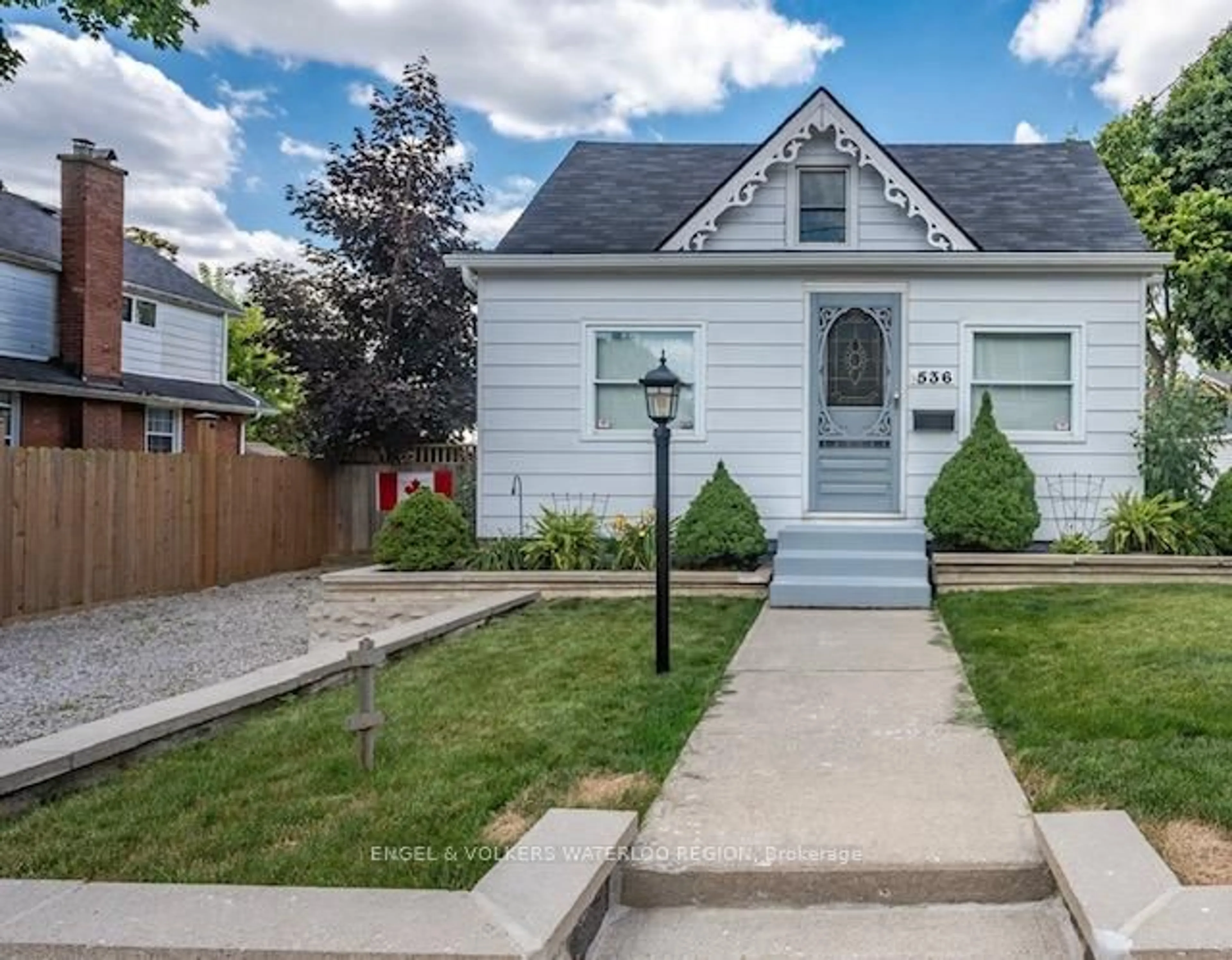 Home with vinyl exterior material, street for 536 Church St, Cambridge Ontario N3H 1X5