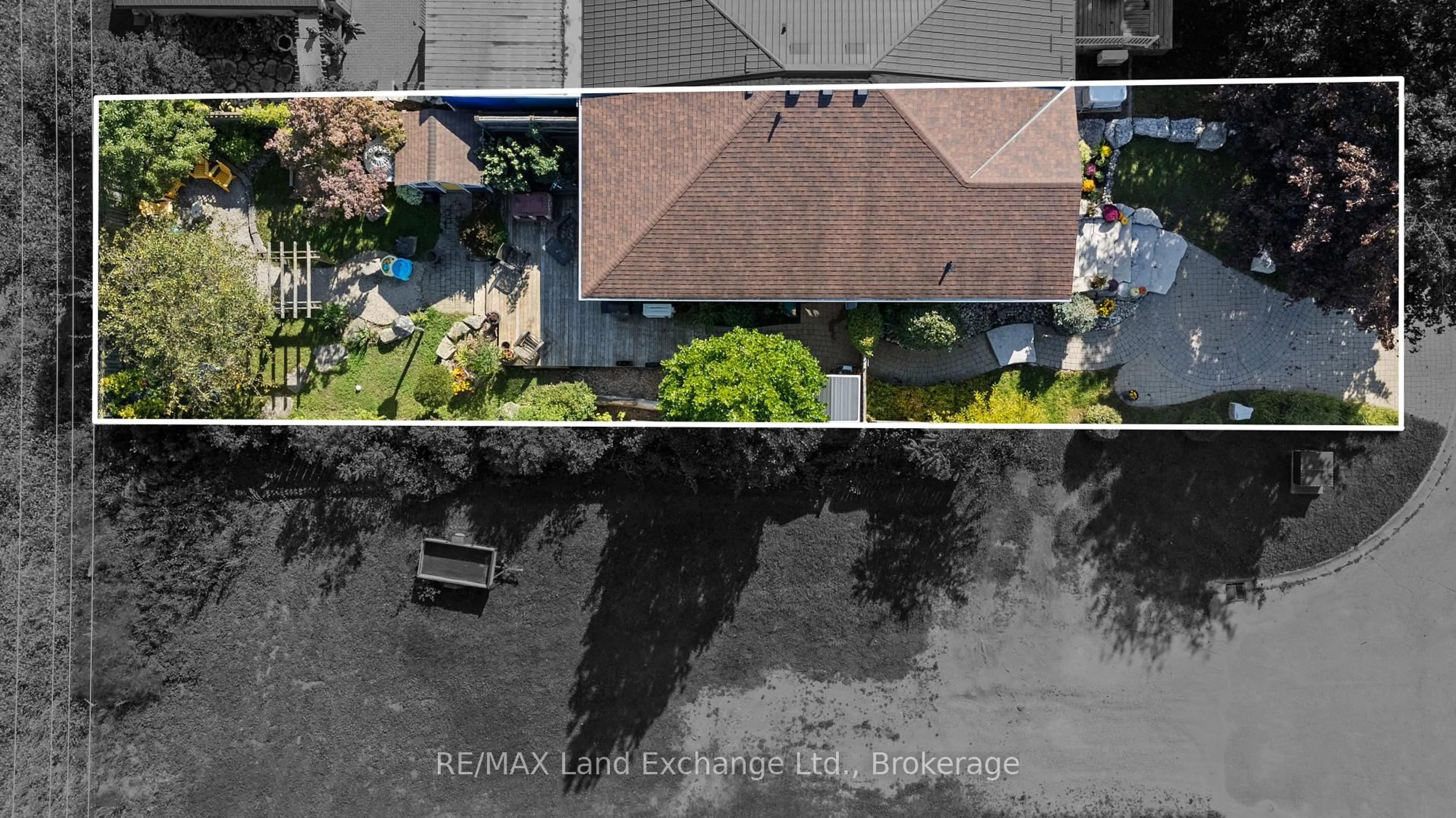 A pic from outside/outdoor area/front of a property/back of a property/a pic from drone, street for 263 Bricker St, Saugeen Shores Ontario N0H 2C1