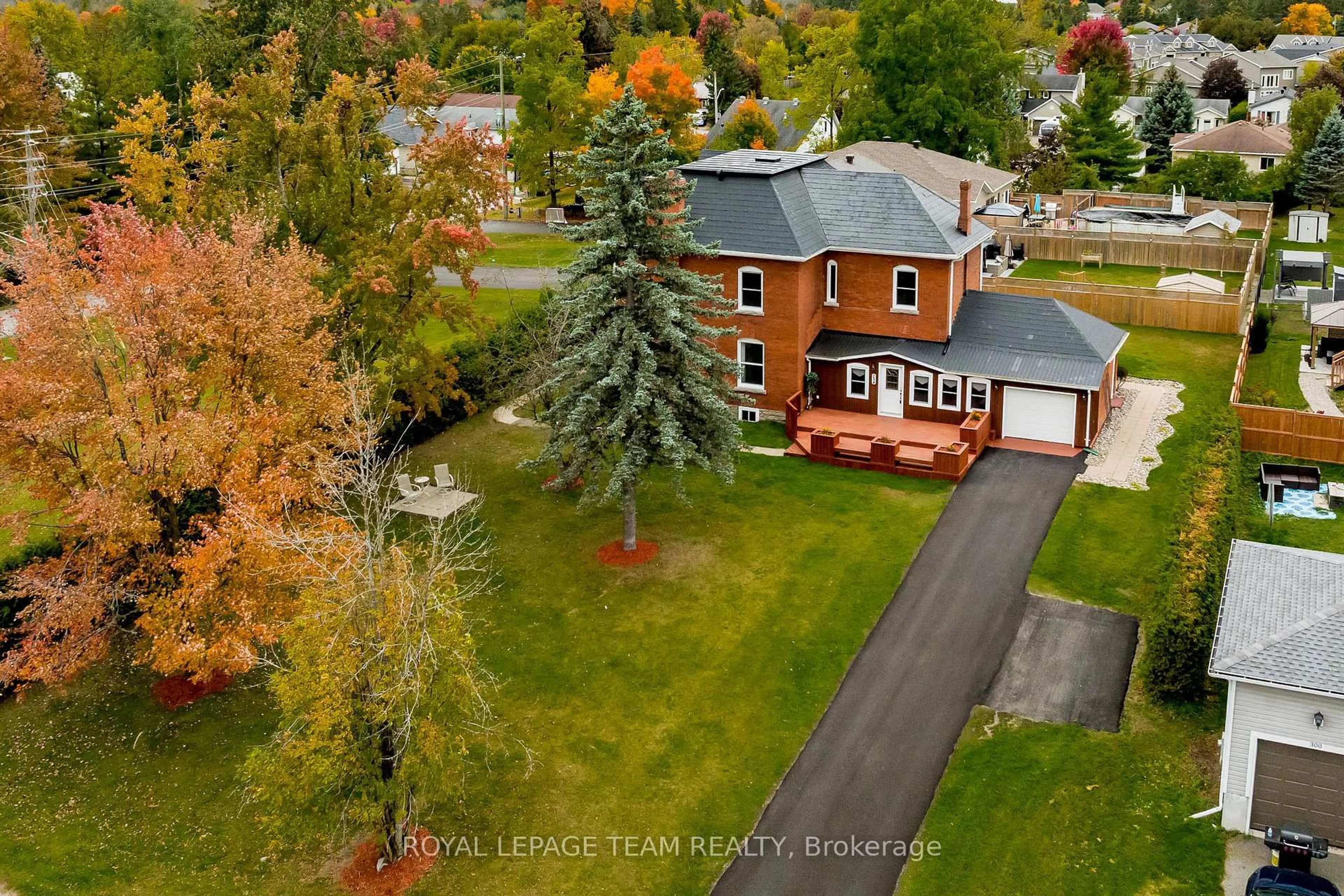 A pic from outside/outdoor area/front of a property/back of a property/a pic from drone, street for 294 DUMBRILLE St, North Grenville Ontario K0G 1J0