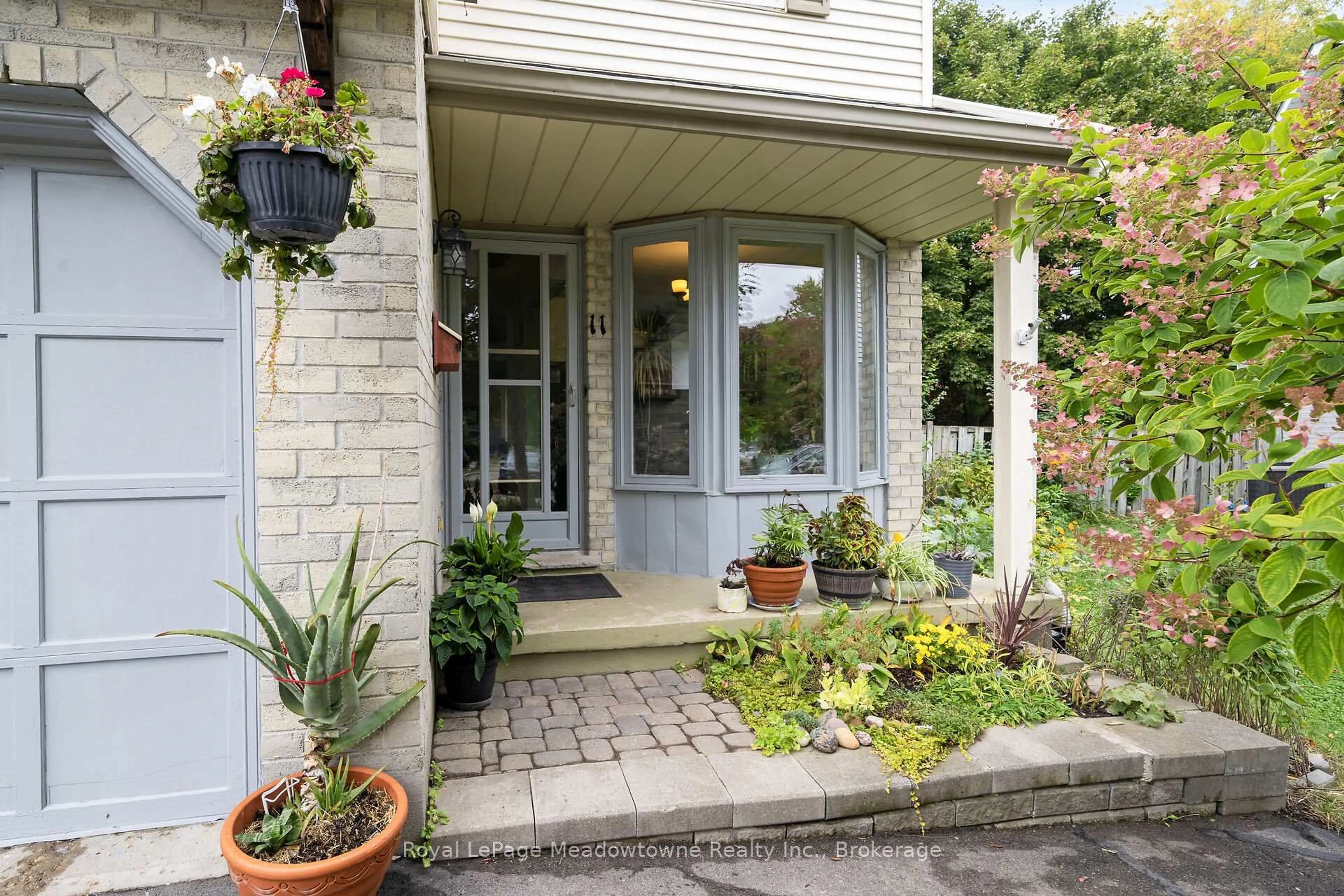Unknown for 11 Valeriote Pl, Guelph Ontario N1G 3X1