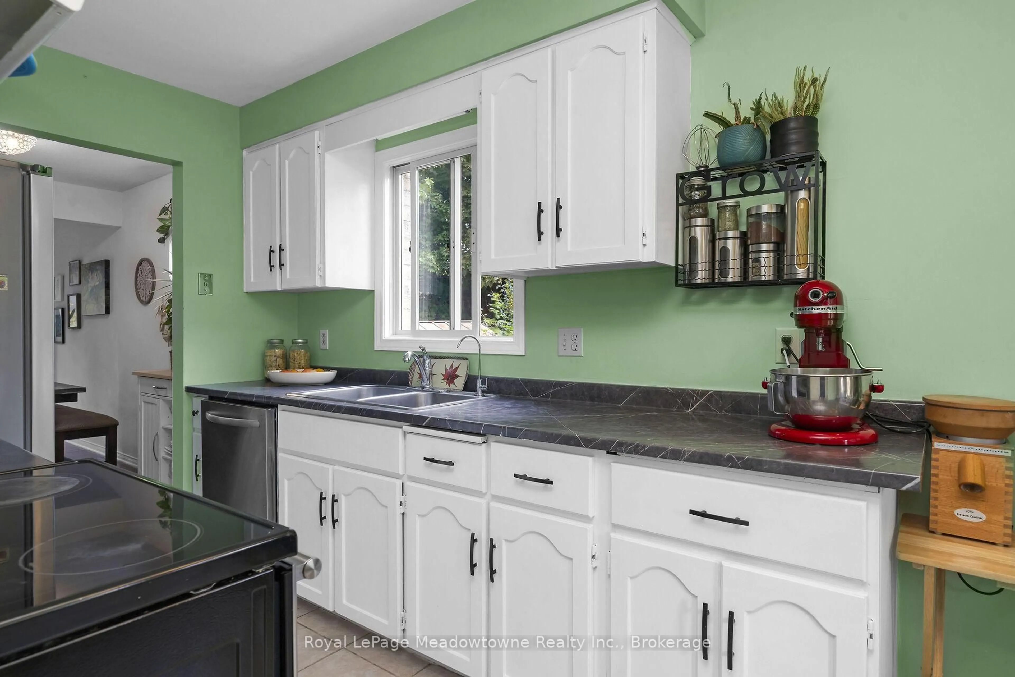 Standard kitchen, ceramic/tile floor for 11 Valeriote Pl, Guelph Ontario N1G 3X1