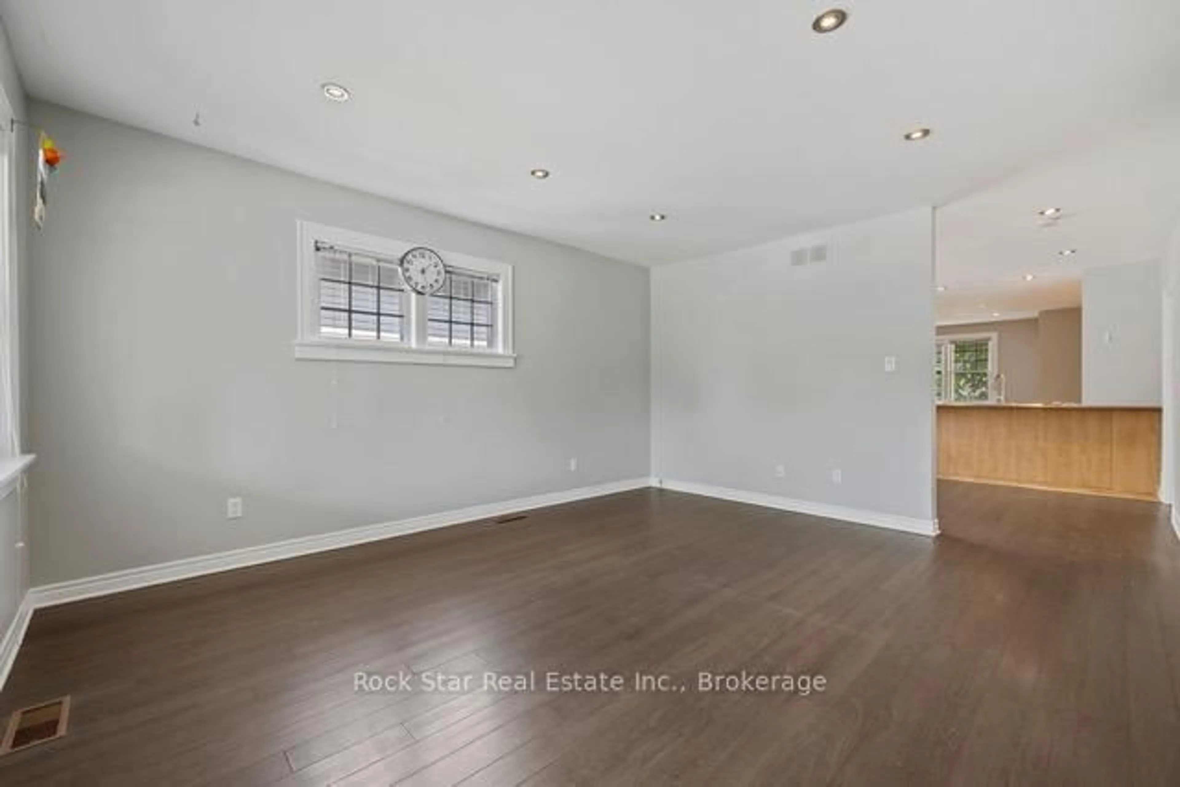 A pic of a room for 225 Chaffey St, Welland Ontario L3B 2Y7