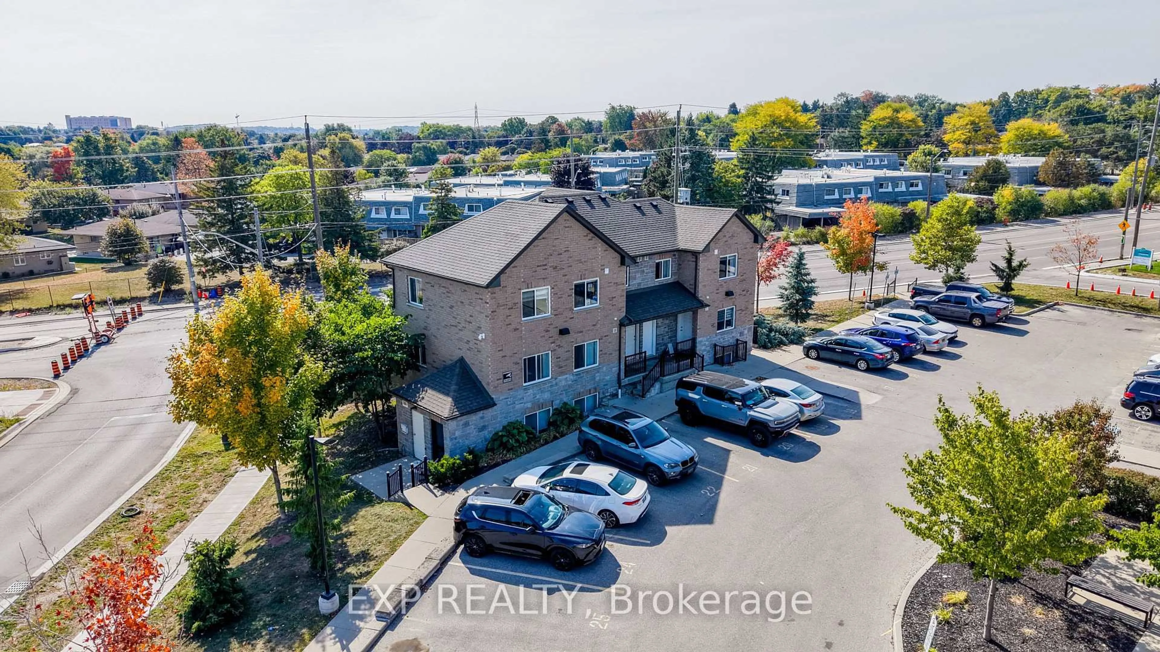 A pic from outside/outdoor area/front of a property/back of a property/a pic from drone, unknown for 185 Windale Cres #6A, Kitchener Ontario N2E 0G3