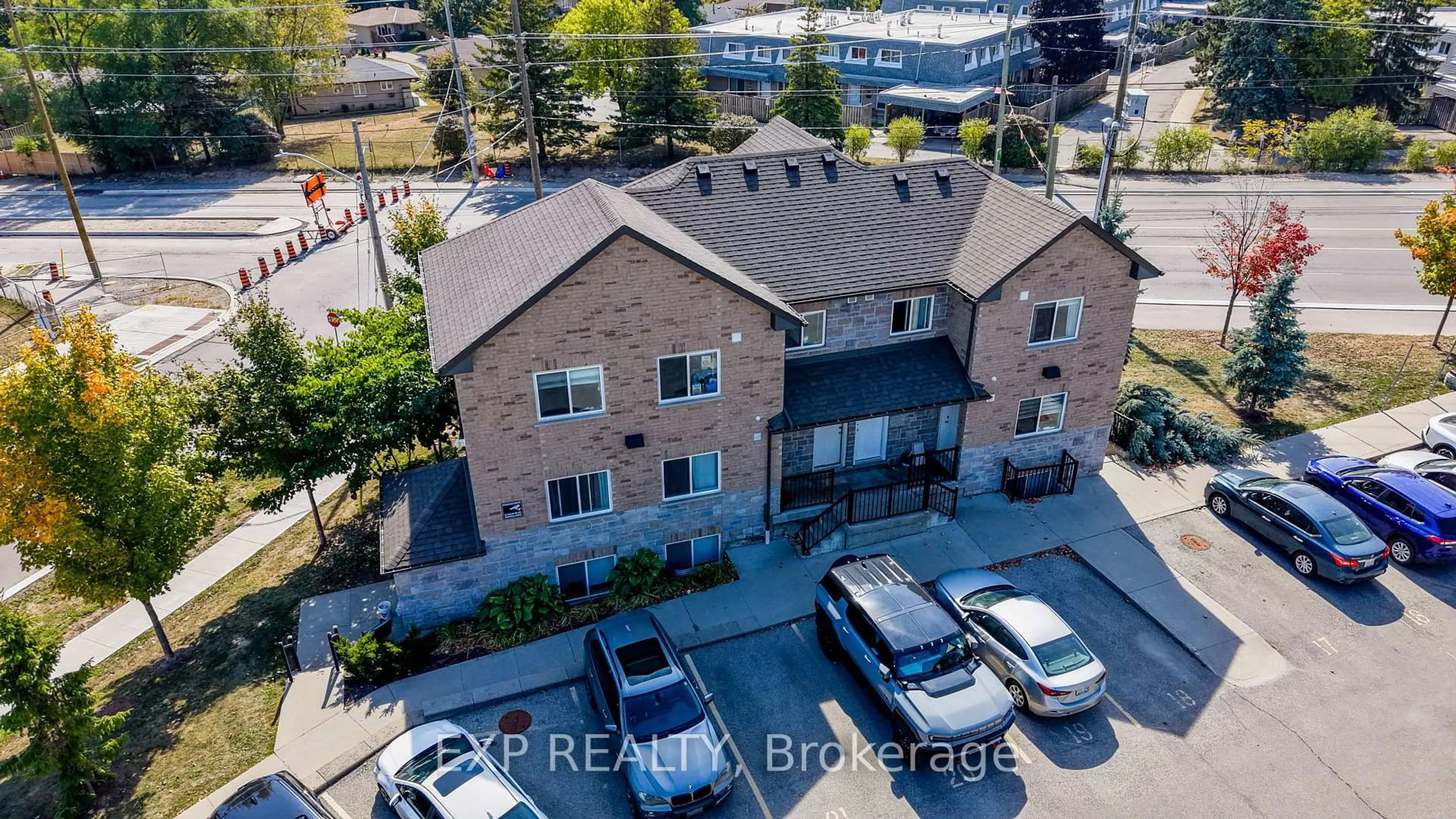 A pic from outside/outdoor area/front of a property/back of a property/a pic from drone, unknown for 185 Windale Cres #6A, Kitchener Ontario N2E 0G3