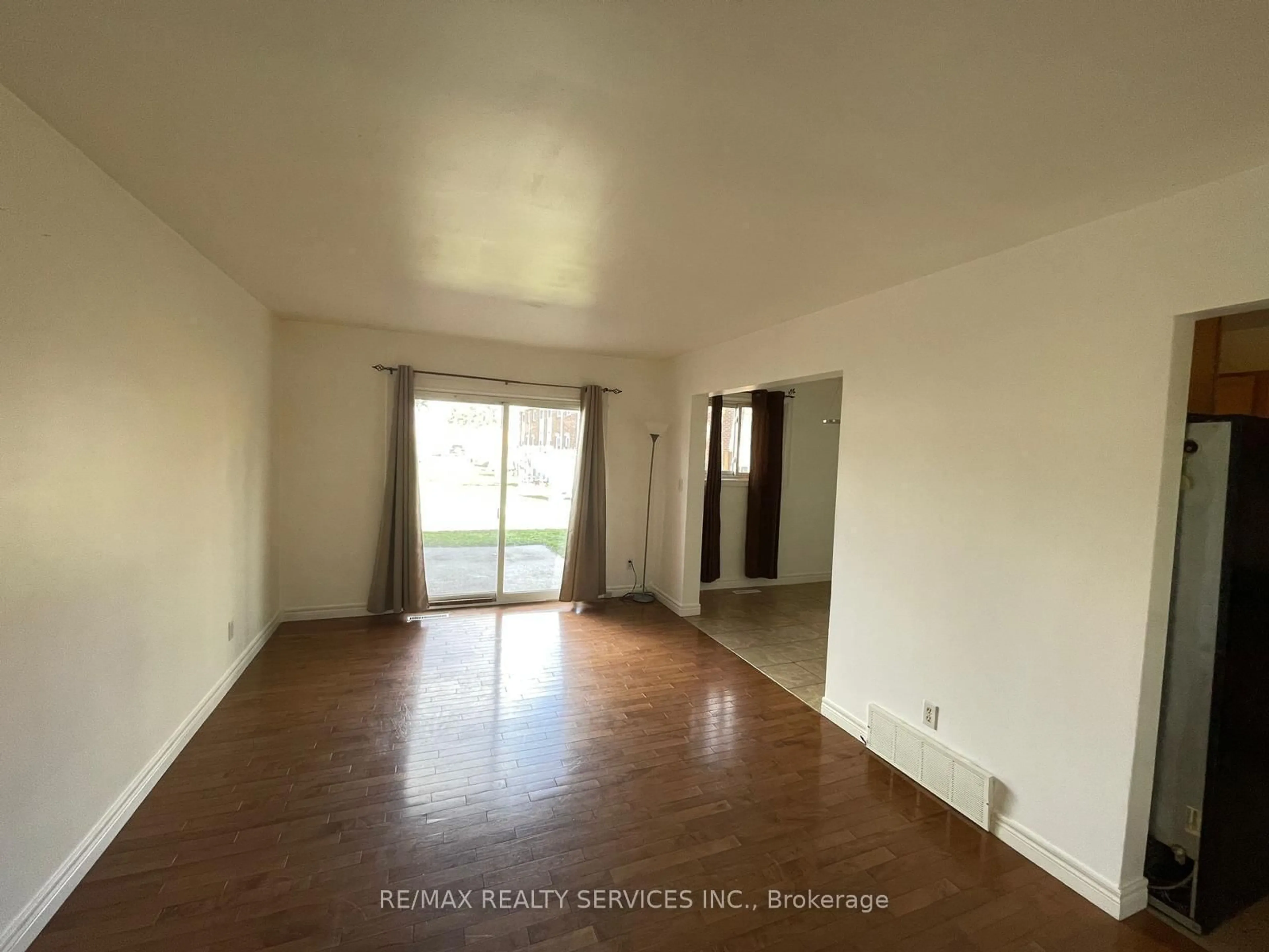 A pic of a room for 1730 Columbia Crt #97, Windsor Ontario N9E 1B1
