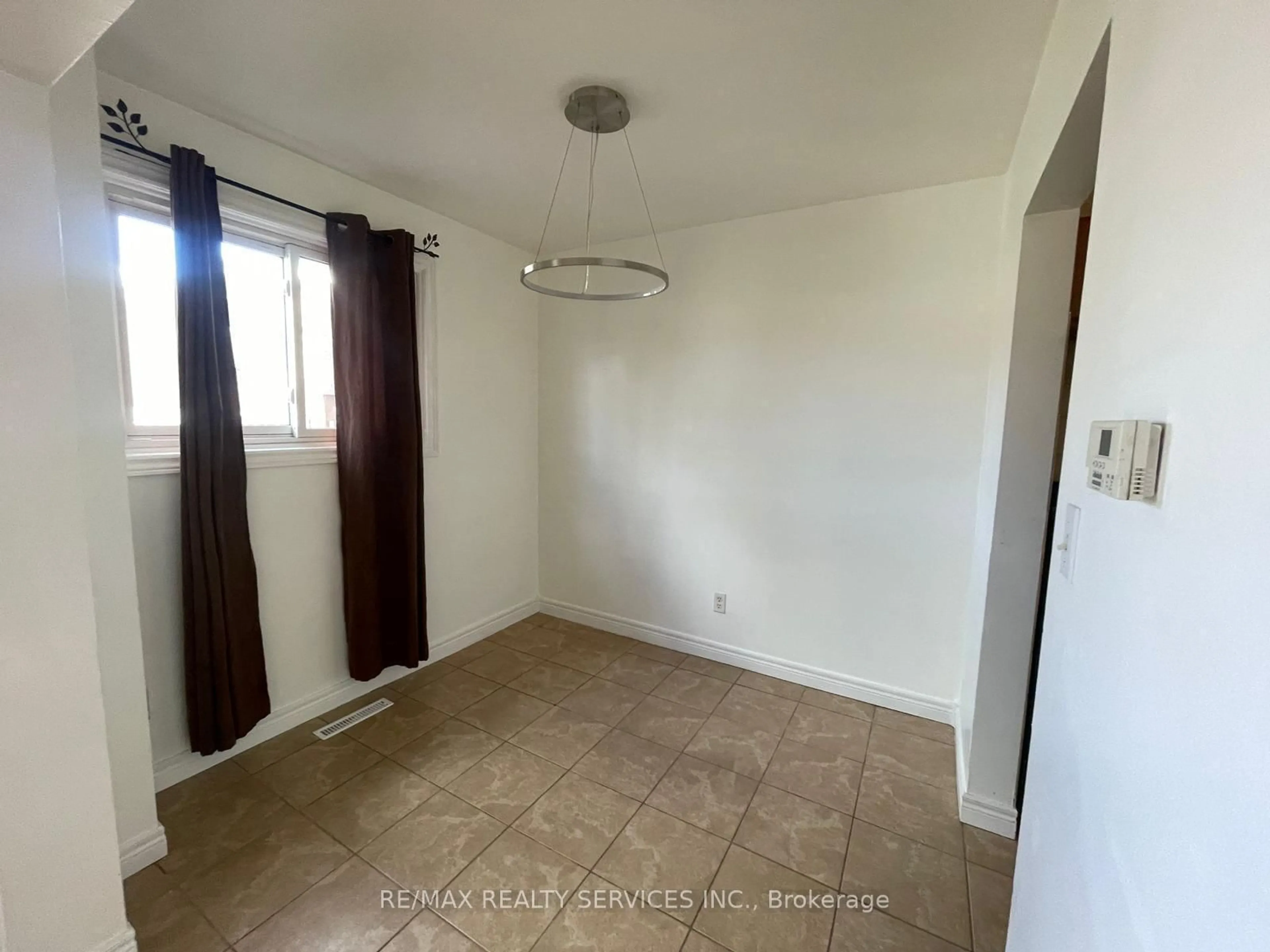 A pic of a room for 1730 Columbia Crt #97, Windsor Ontario N9E 1B1