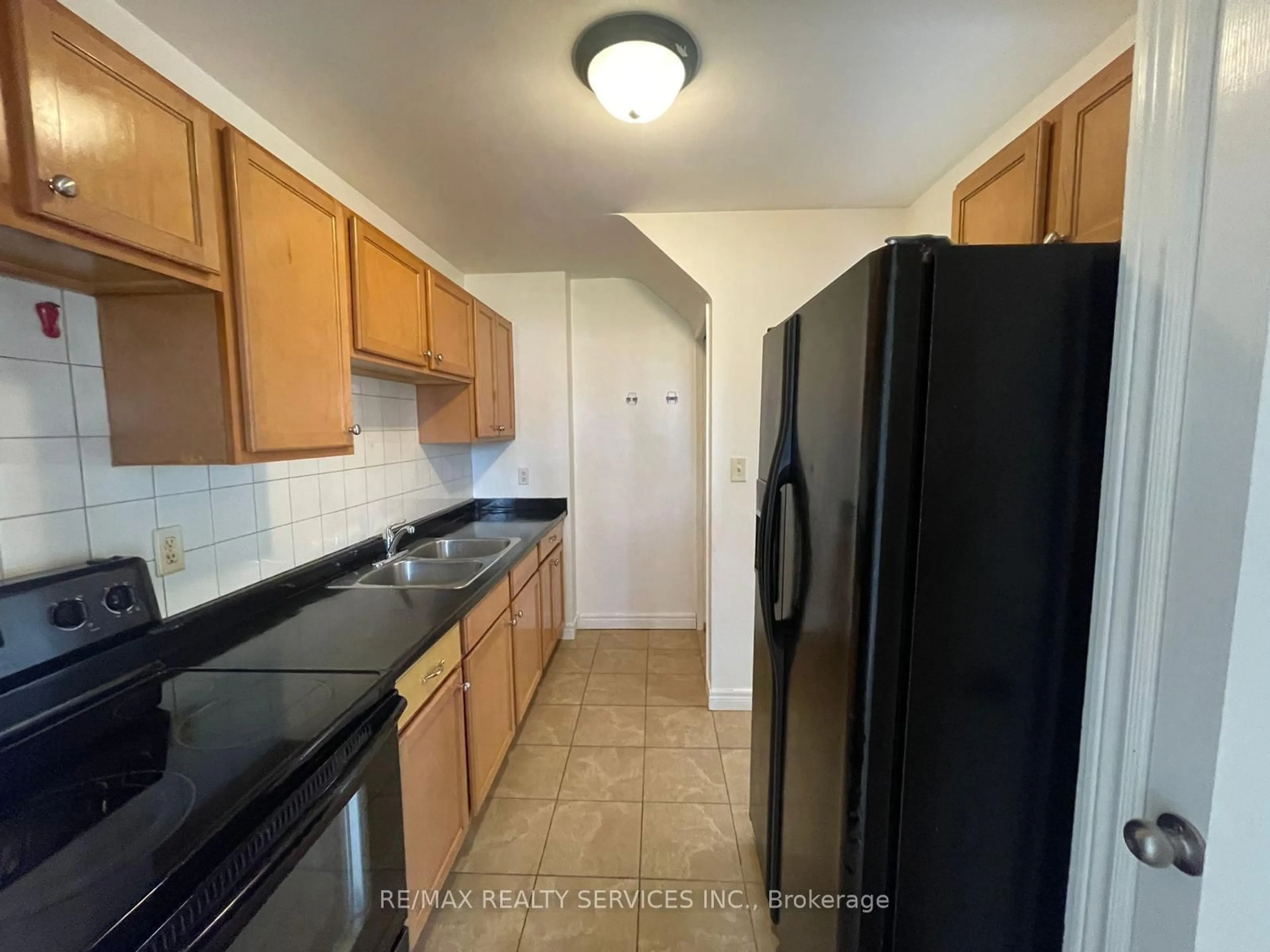 Standard kitchen, unknown for 1730 Columbia Crt #97, Windsor Ontario N9E 1B1