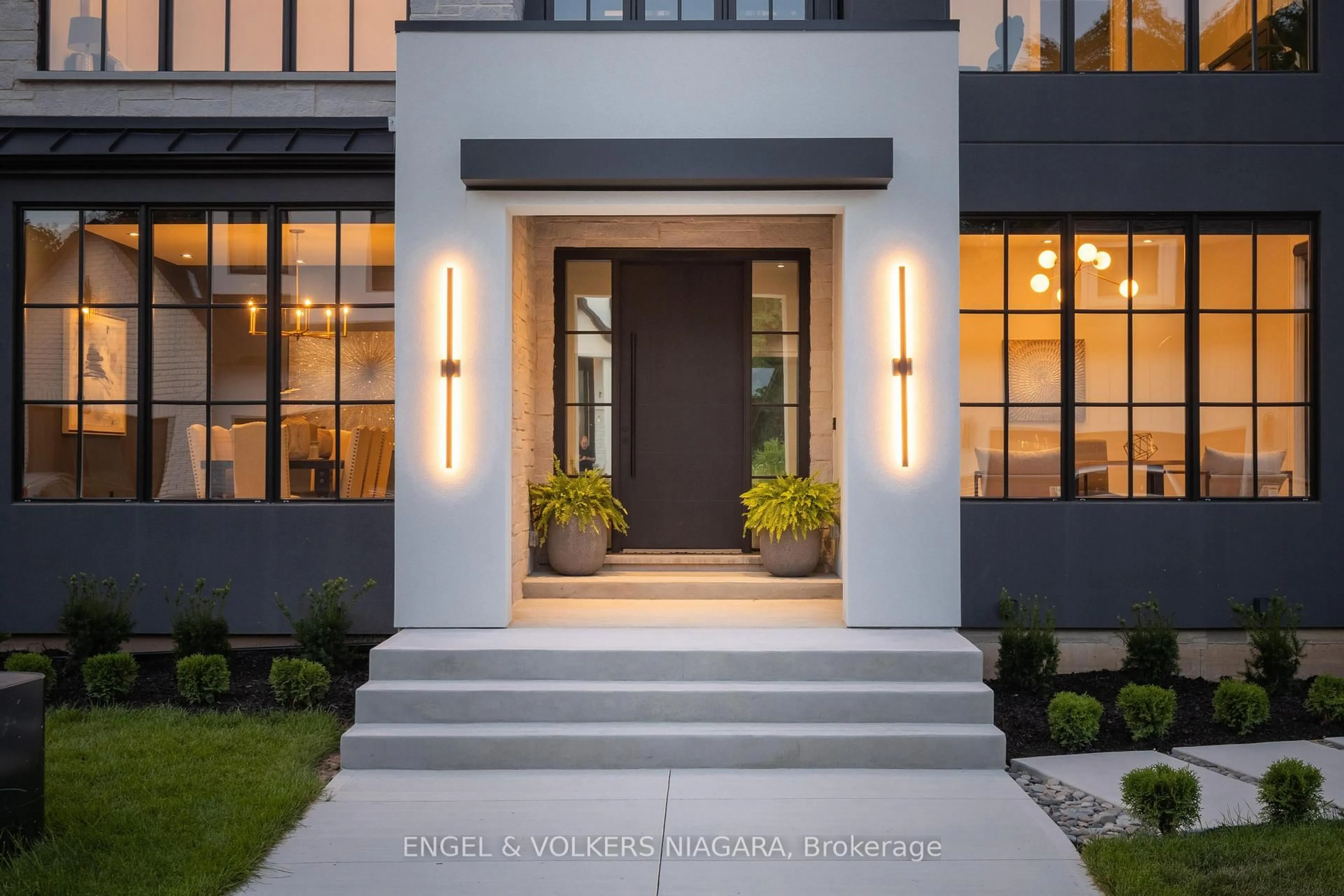 Indoor entryway for 6 Fedorkow Lane, Niagara-on-the-Lake Ontario L0S 1J1