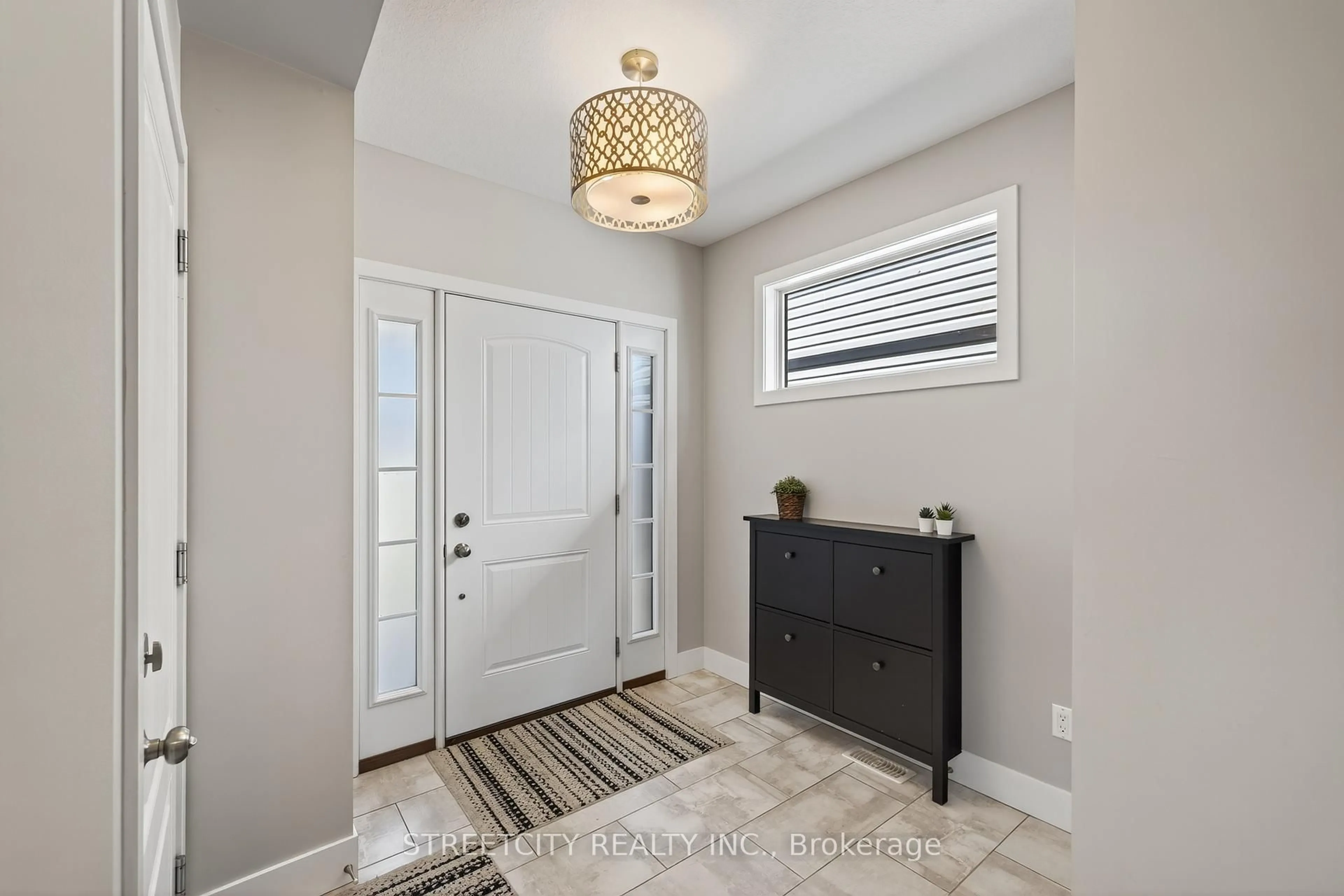 Indoor entryway for 1895 Frederick Cres, London East Ontario N5W 0A5