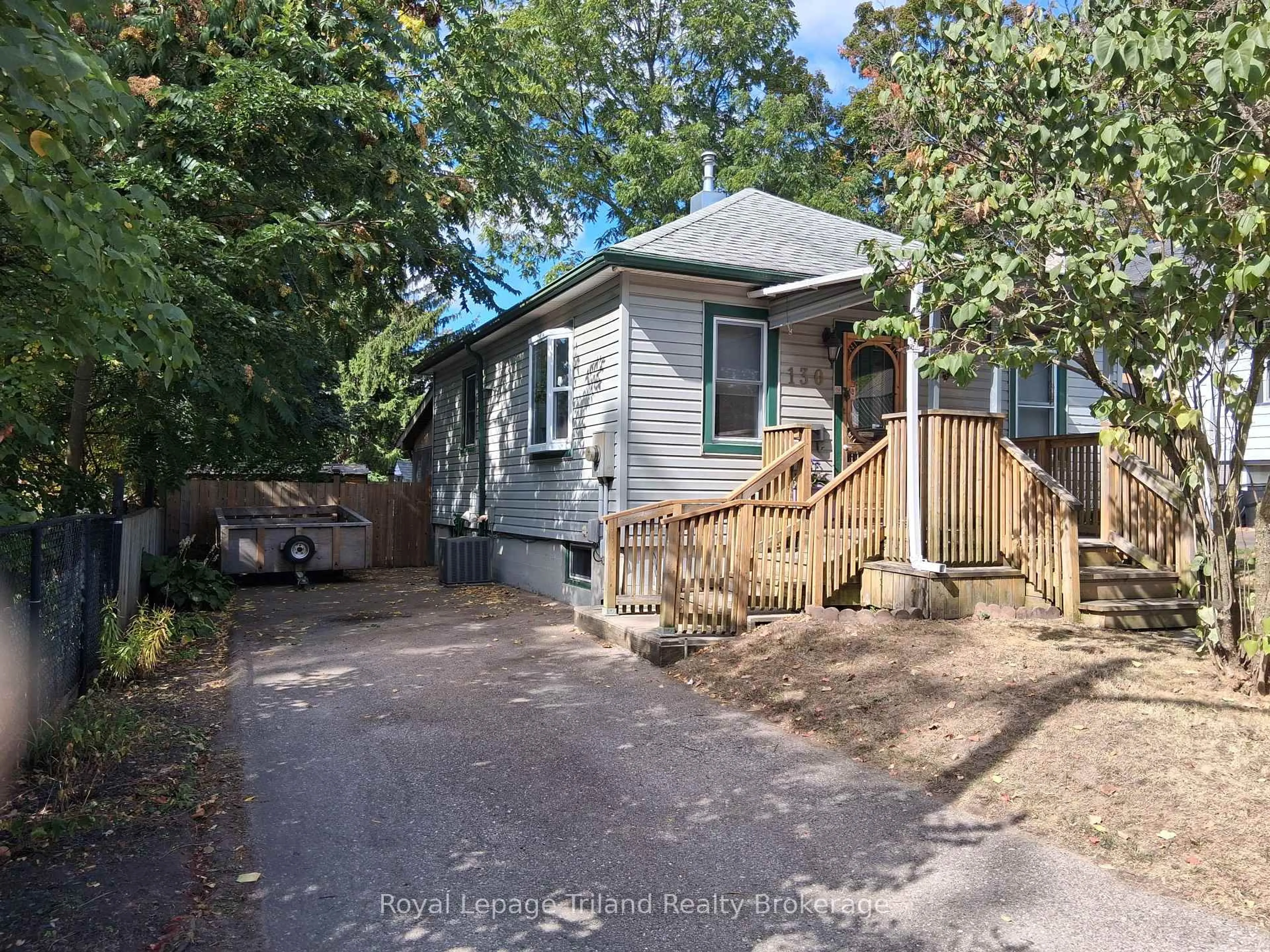 A pic from outside/outdoor area/front of a property/back of a property/a pic from drone, street for 130 Stoney Rd, Woodstock Ontario N4S 3G8