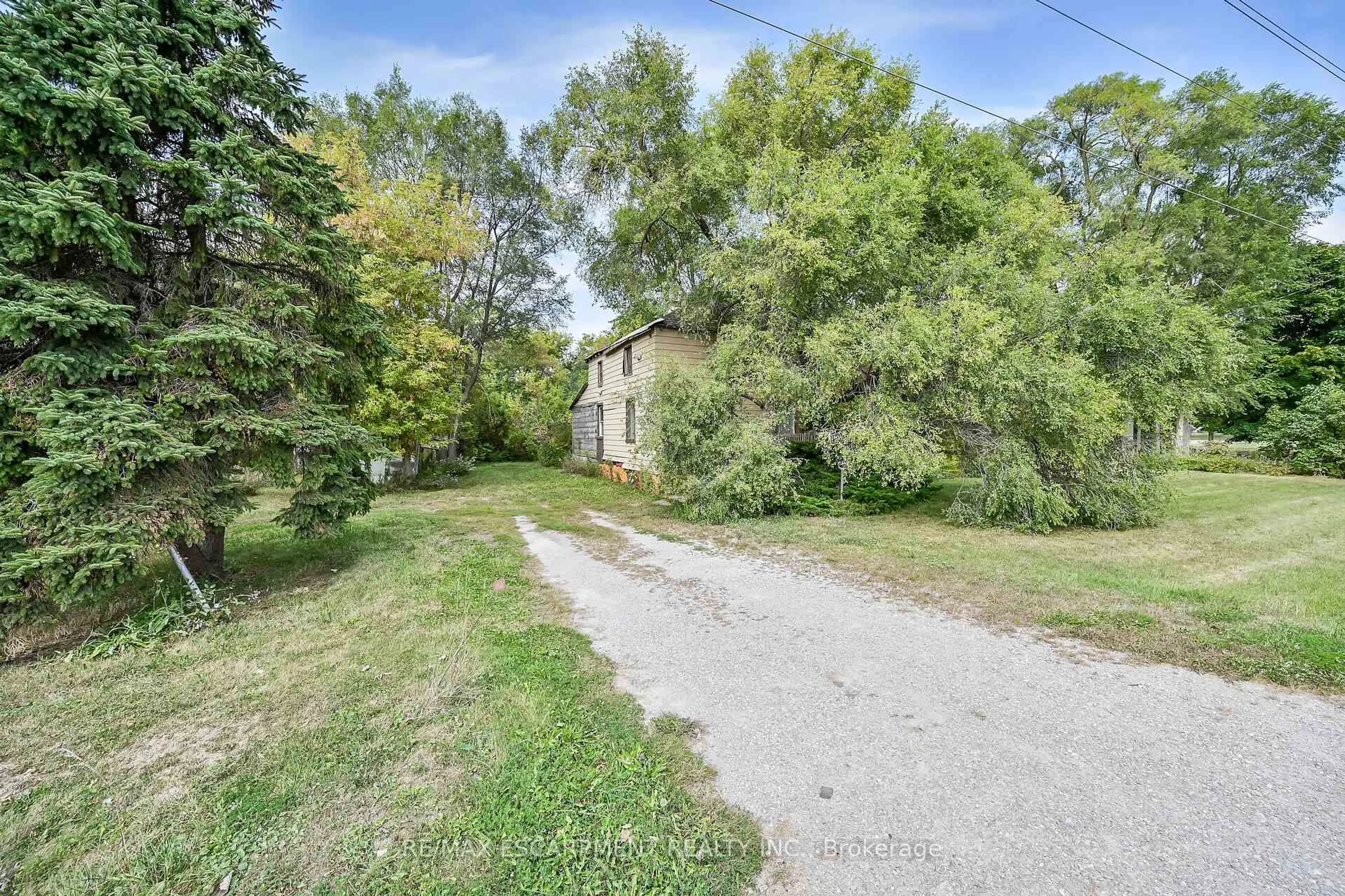 A pic from outside/outdoor area/front of a property/back of a property/a pic from drone, street for 4487 Highway 6 S, Haldimand Ontario N0A 1H0