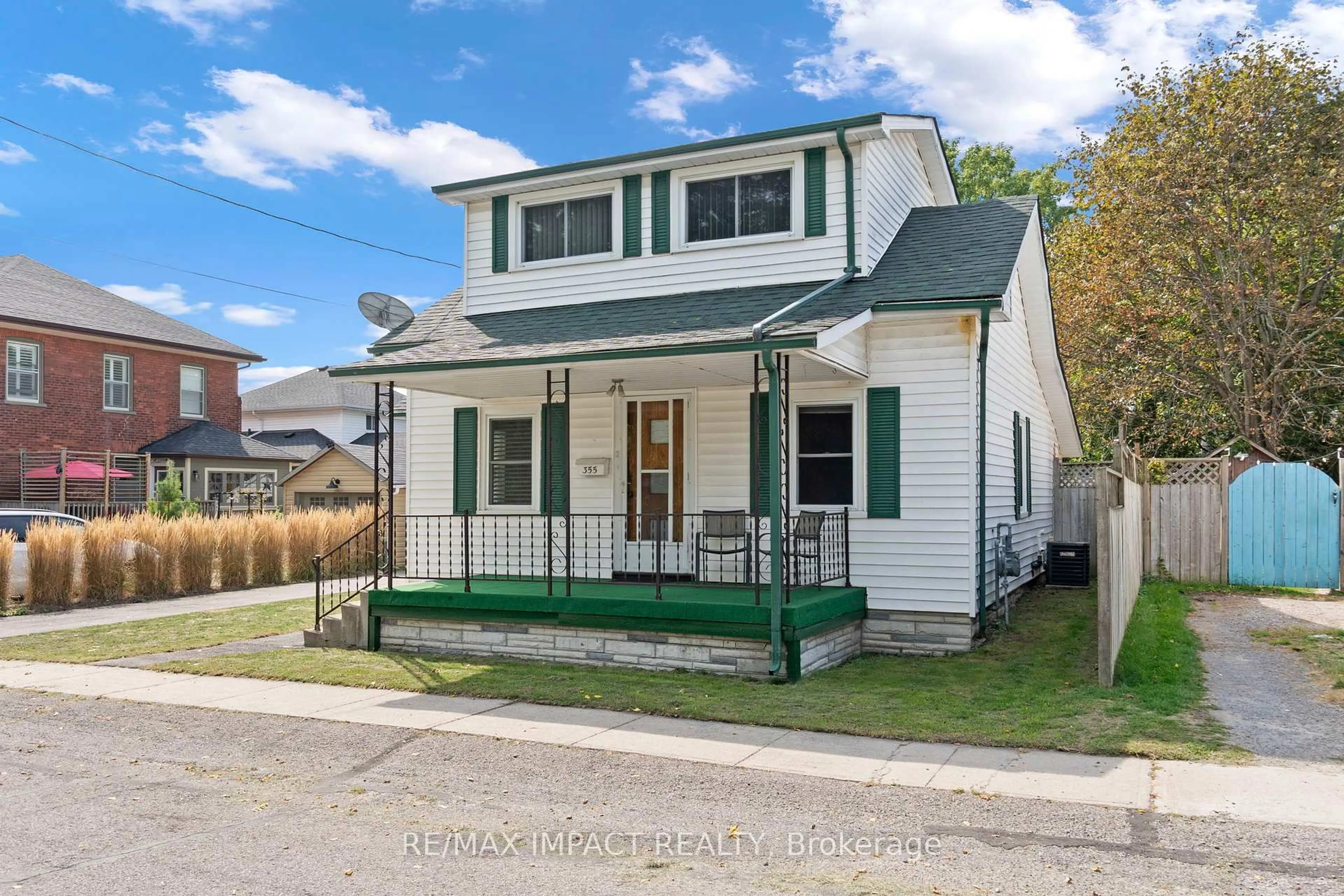 Home with vinyl exterior material, street for 355 Bond St, Cobourg Ontario K9A 3K7