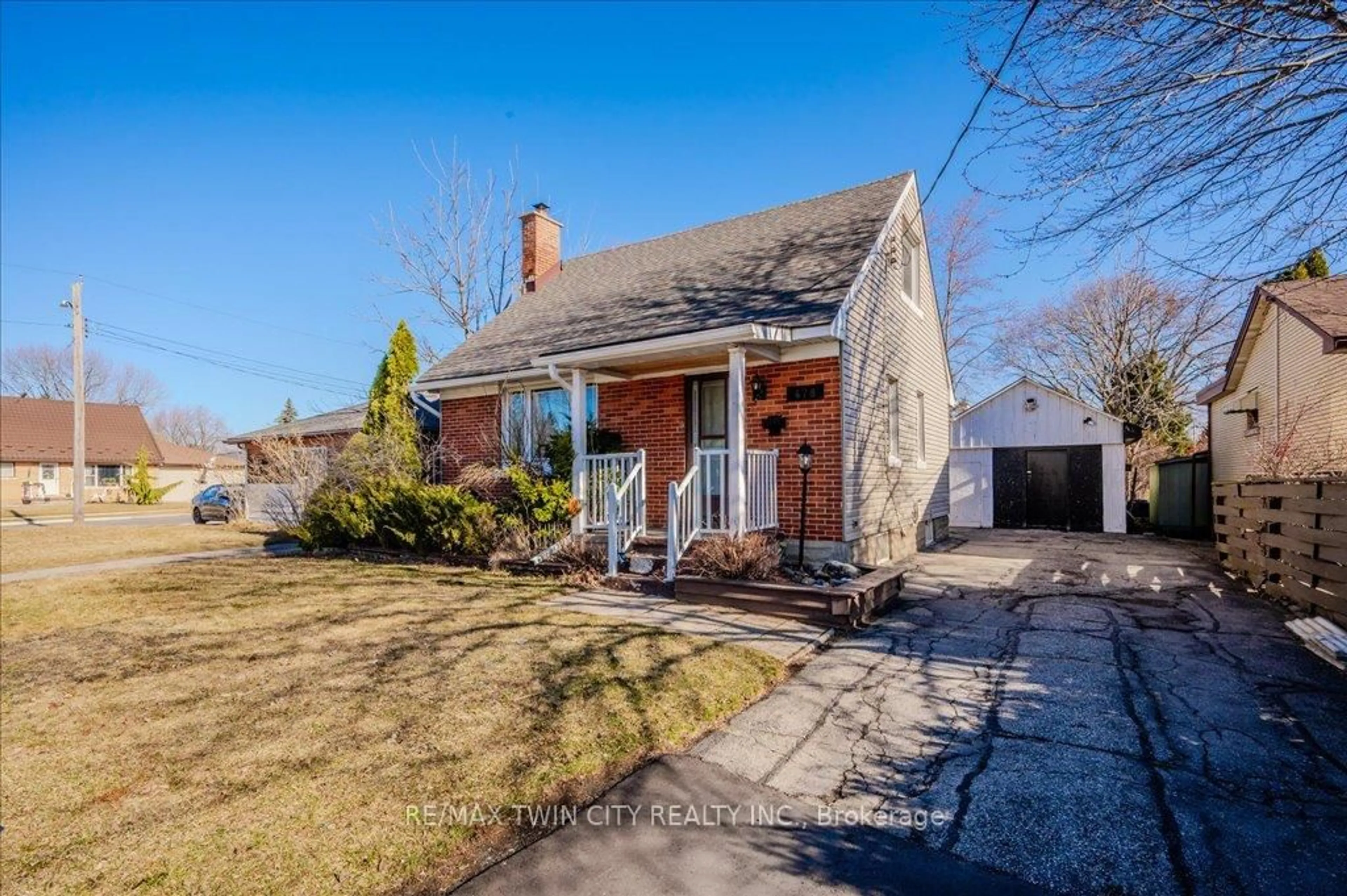 A pic from outside/outdoor area/front of a property/back of a property/a pic from drone, street for 478 Greenfield Ave, Kitchener Ontario N2C 1G1