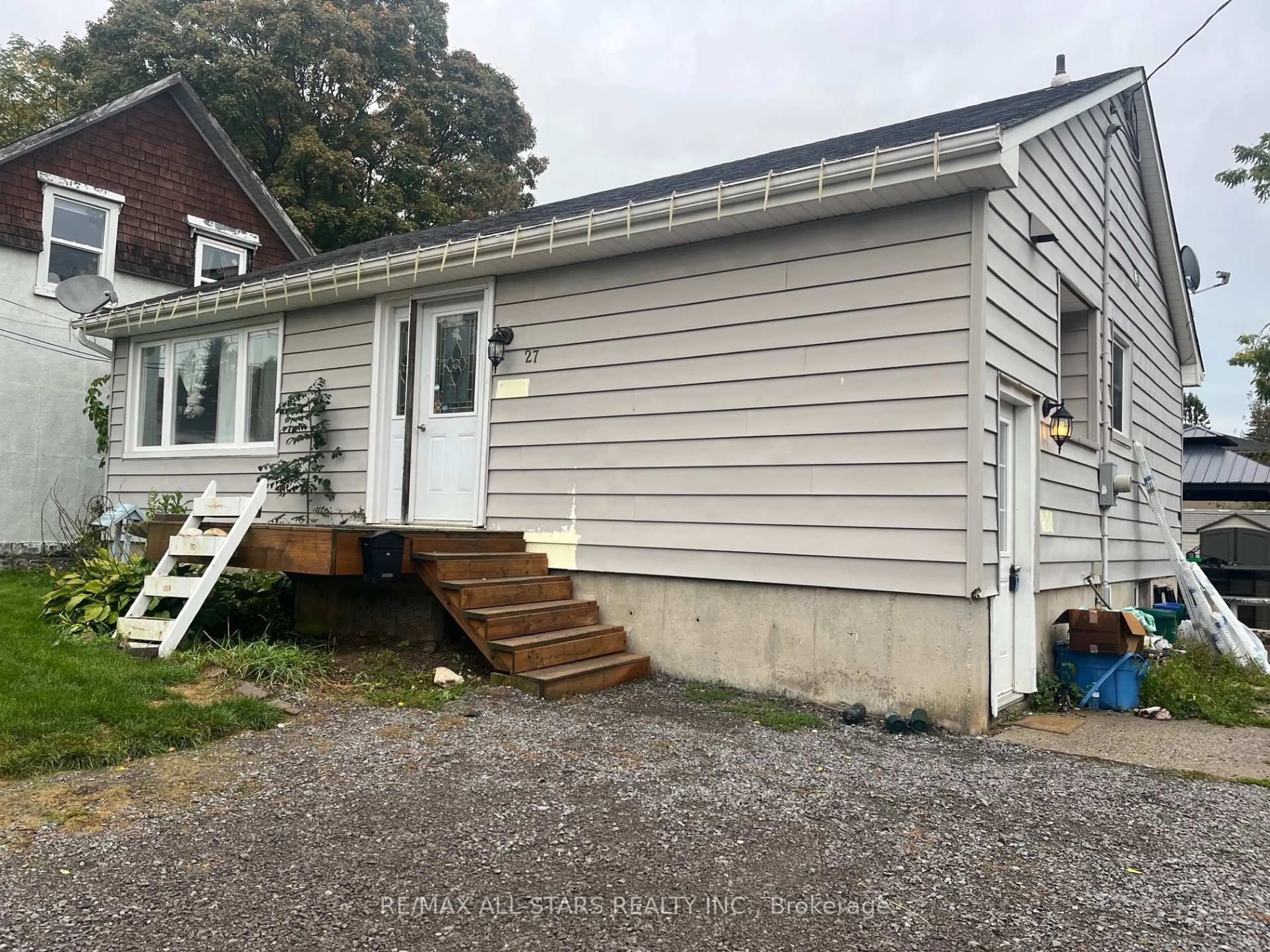 Home with vinyl exterior material, building for 27 Margaret St, Port Hope Ontario L1A 1Y4