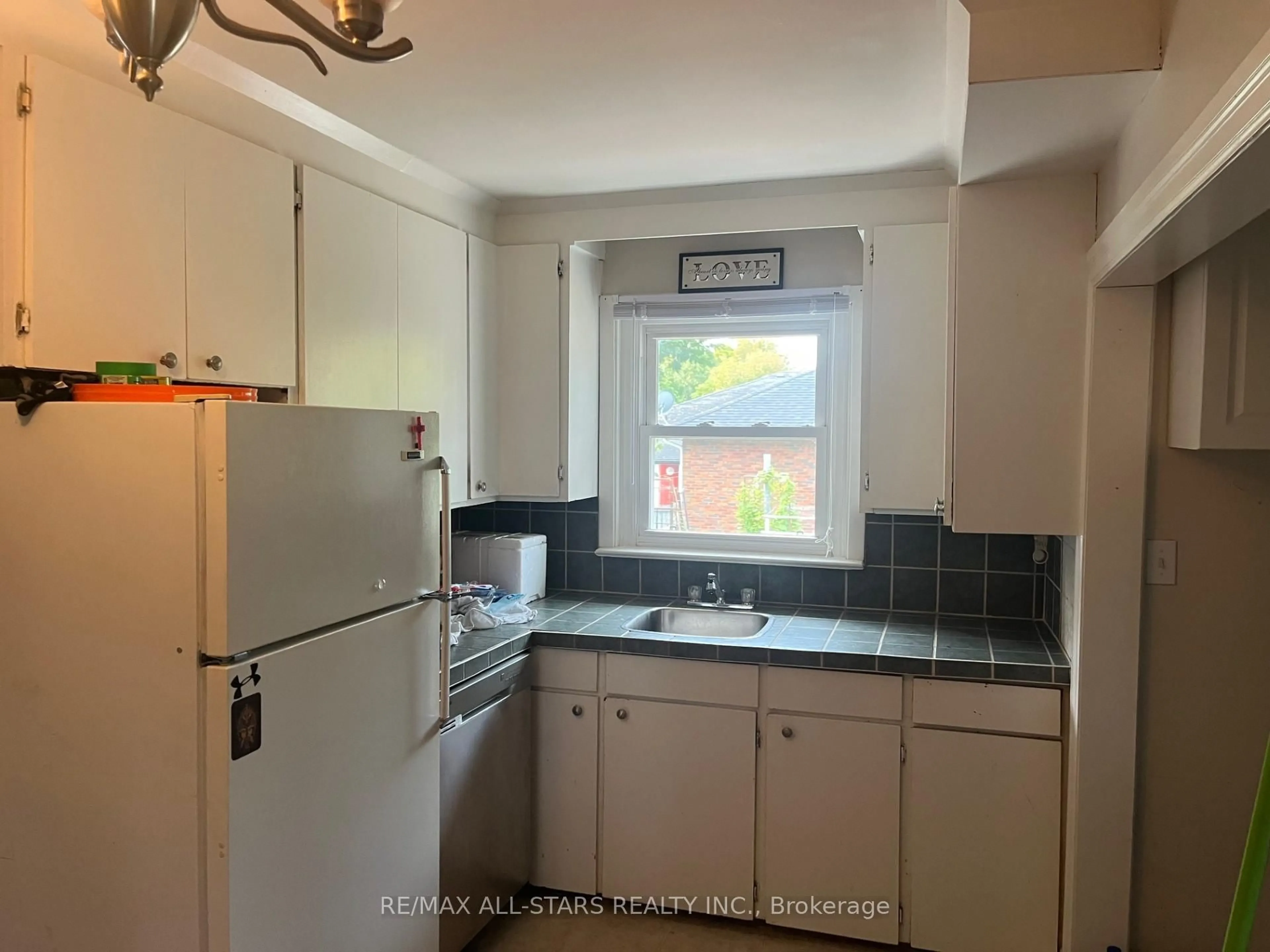 Standard kitchen, unknown for 27 Margaret St, Port Hope Ontario L1A 1Y4