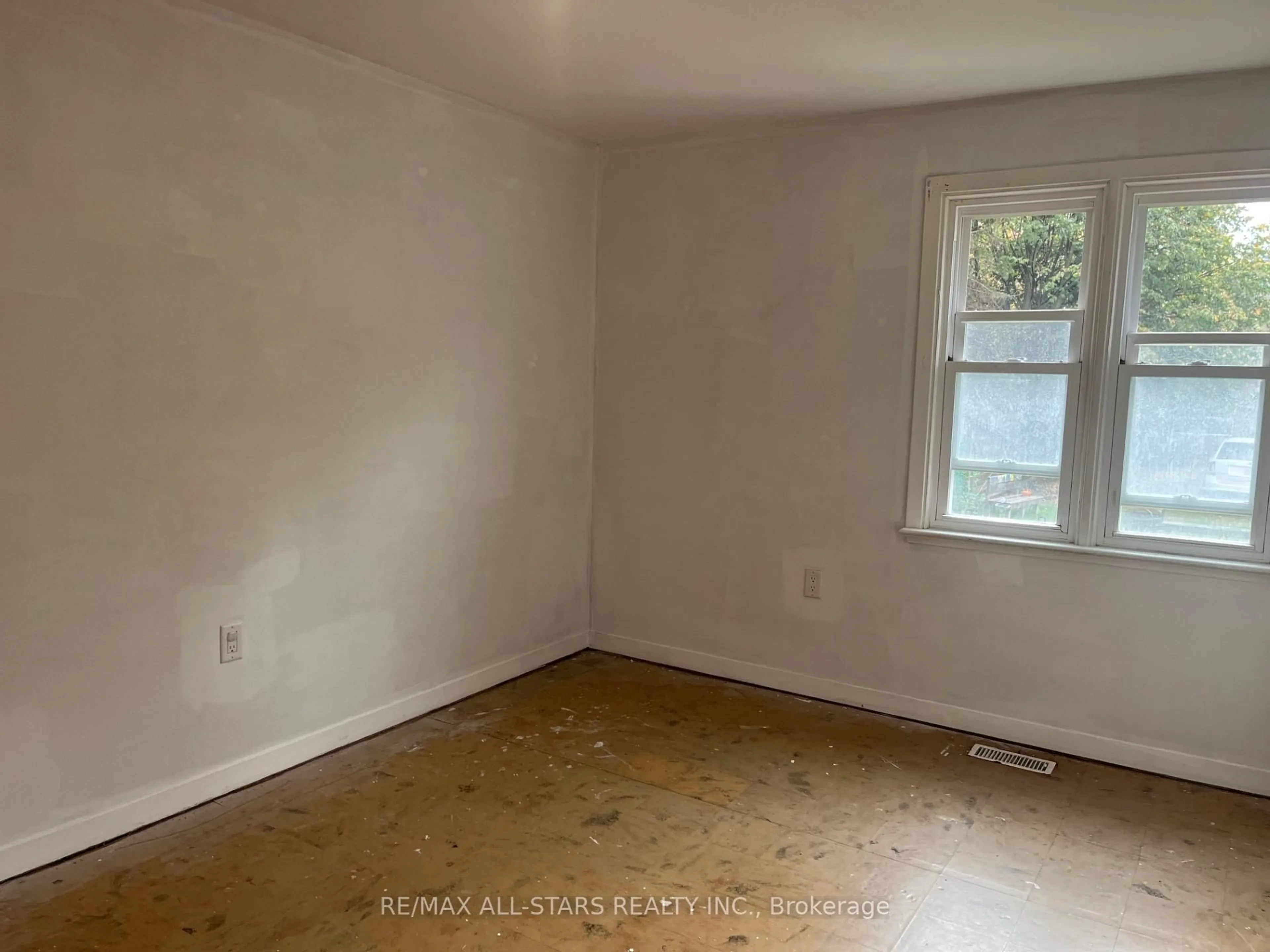 A pic of a room for 27 Margaret St, Port Hope Ontario L1A 1Y4