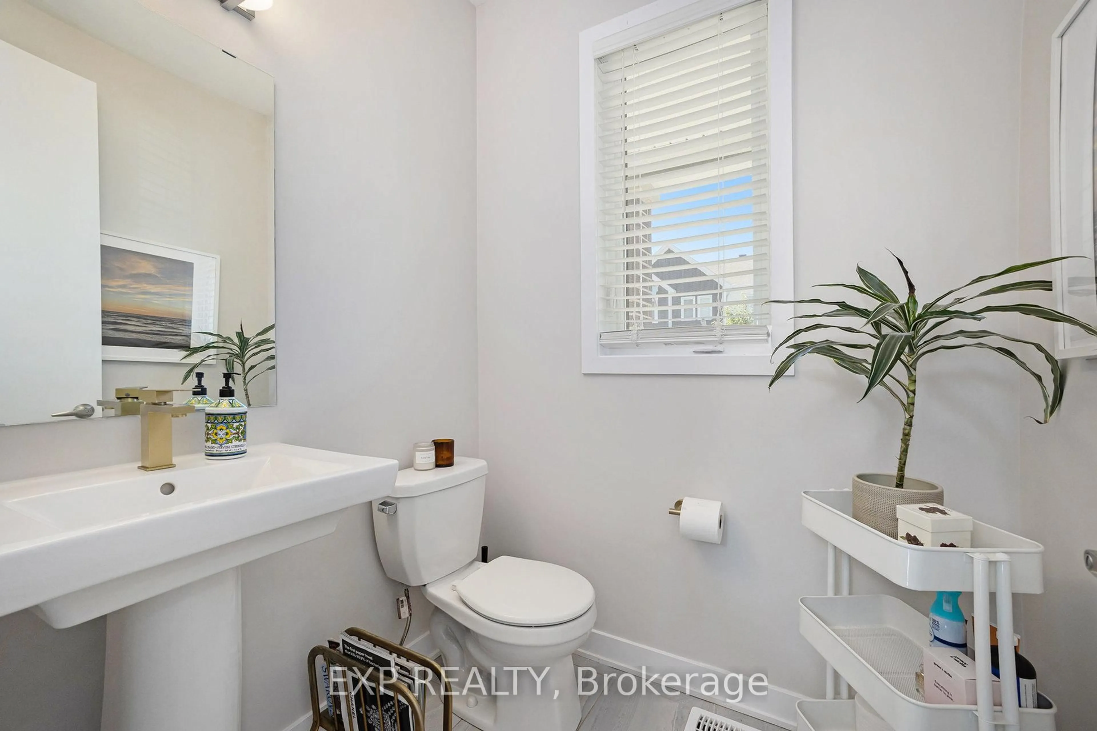 Standard bathroom, ceramic/tile floor for 2006 Postilion St, Richmond Ontario K0A 2Z0