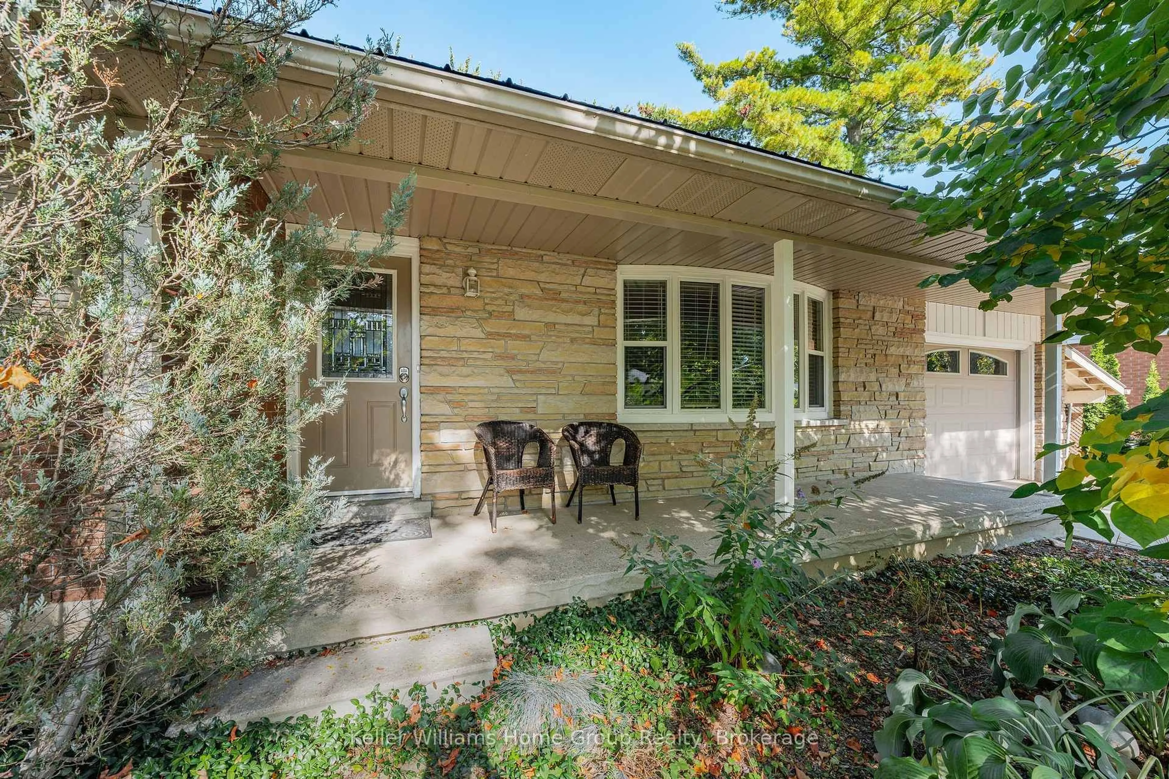 Patio, street for 245 Mary St, Centre Wellington Ontario N0B 1S0