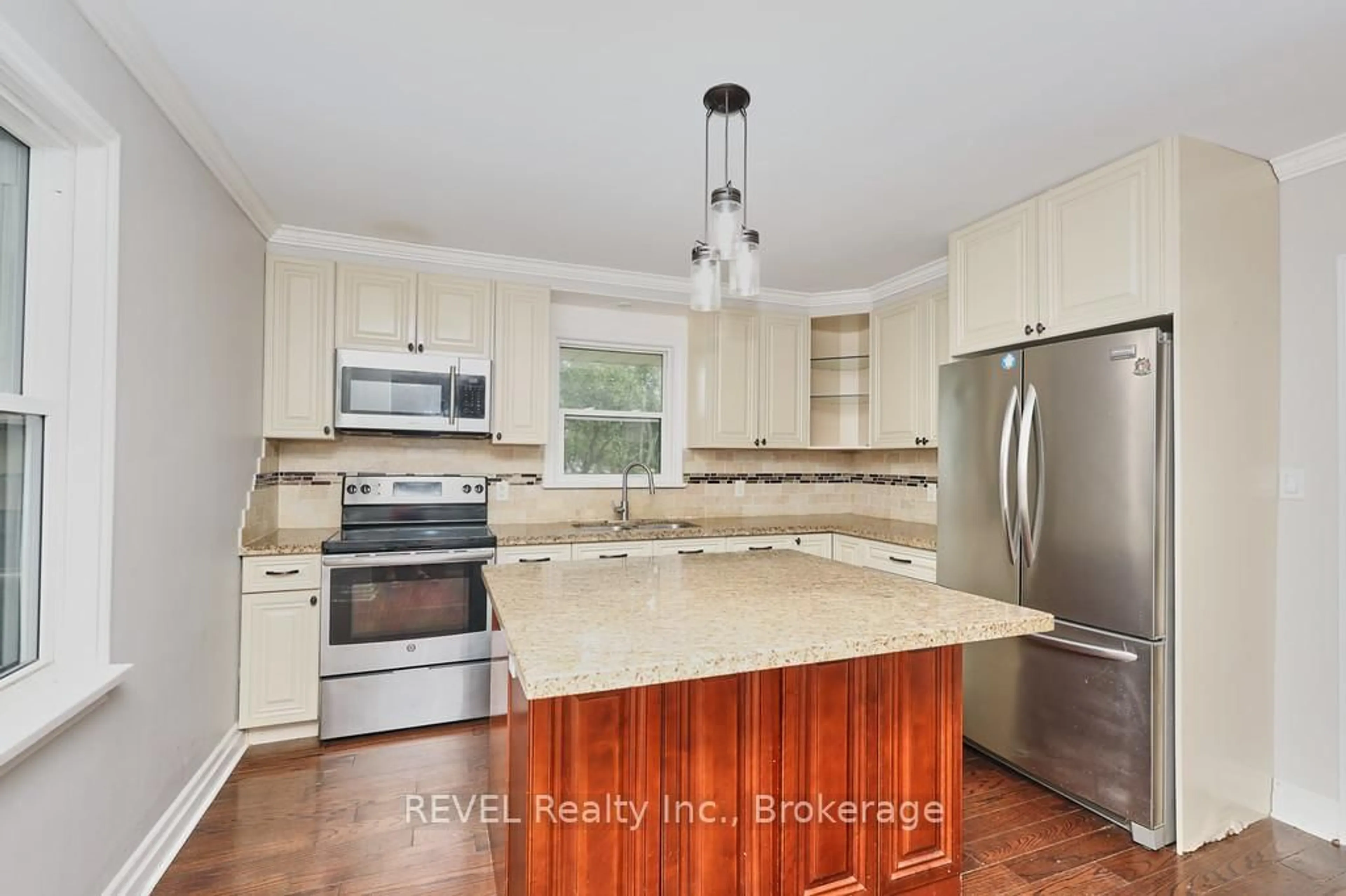 Open concept kitchen, unknown for 42 Chalmers St, St. Catharines Ontario L2M 5C8