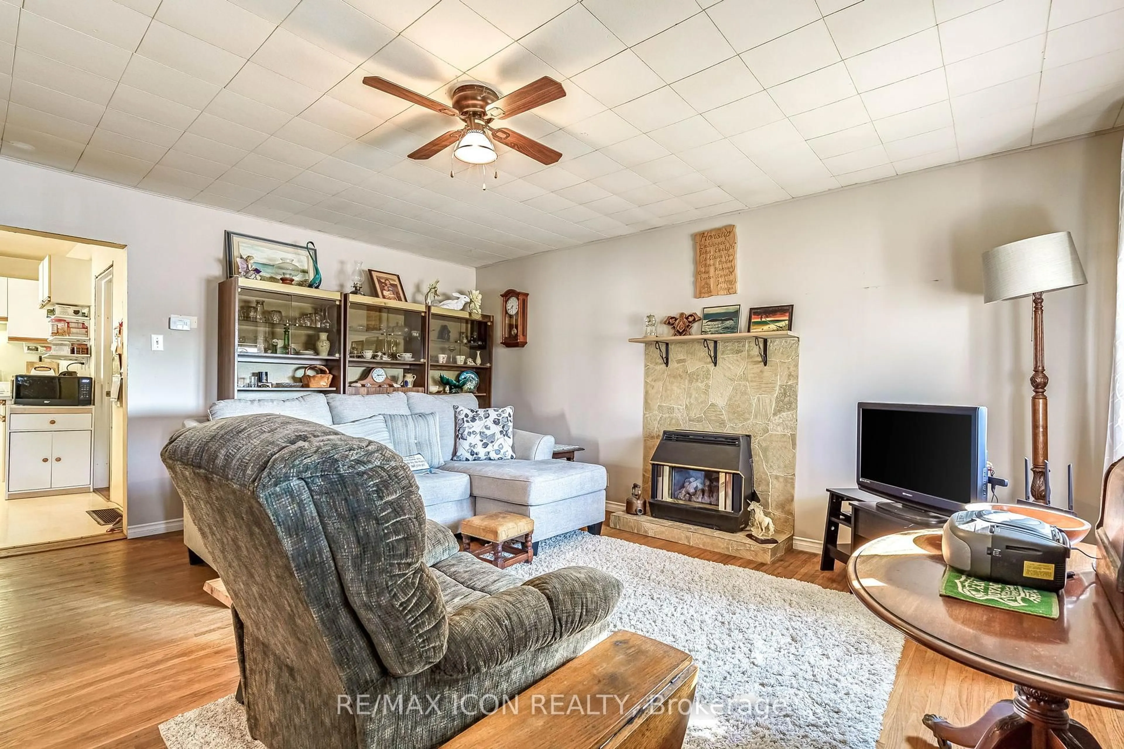 Living room with furniture, unknown for 652 Trafalgar St, London East Ontario N5Z 1E4