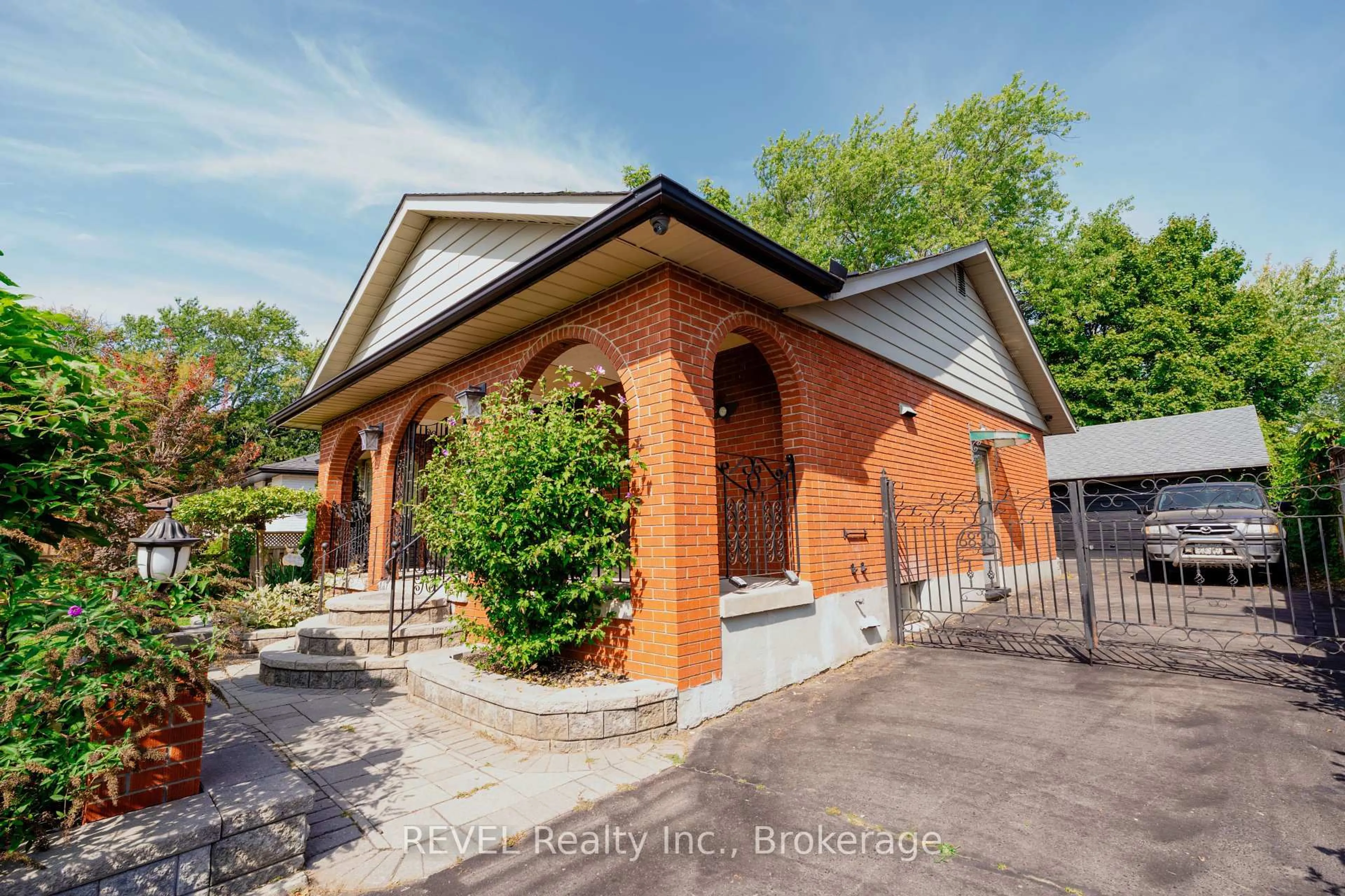 Home with brick exterior material, street for 6835 Wills St, Niagara Falls Ontario L2J 1Y6