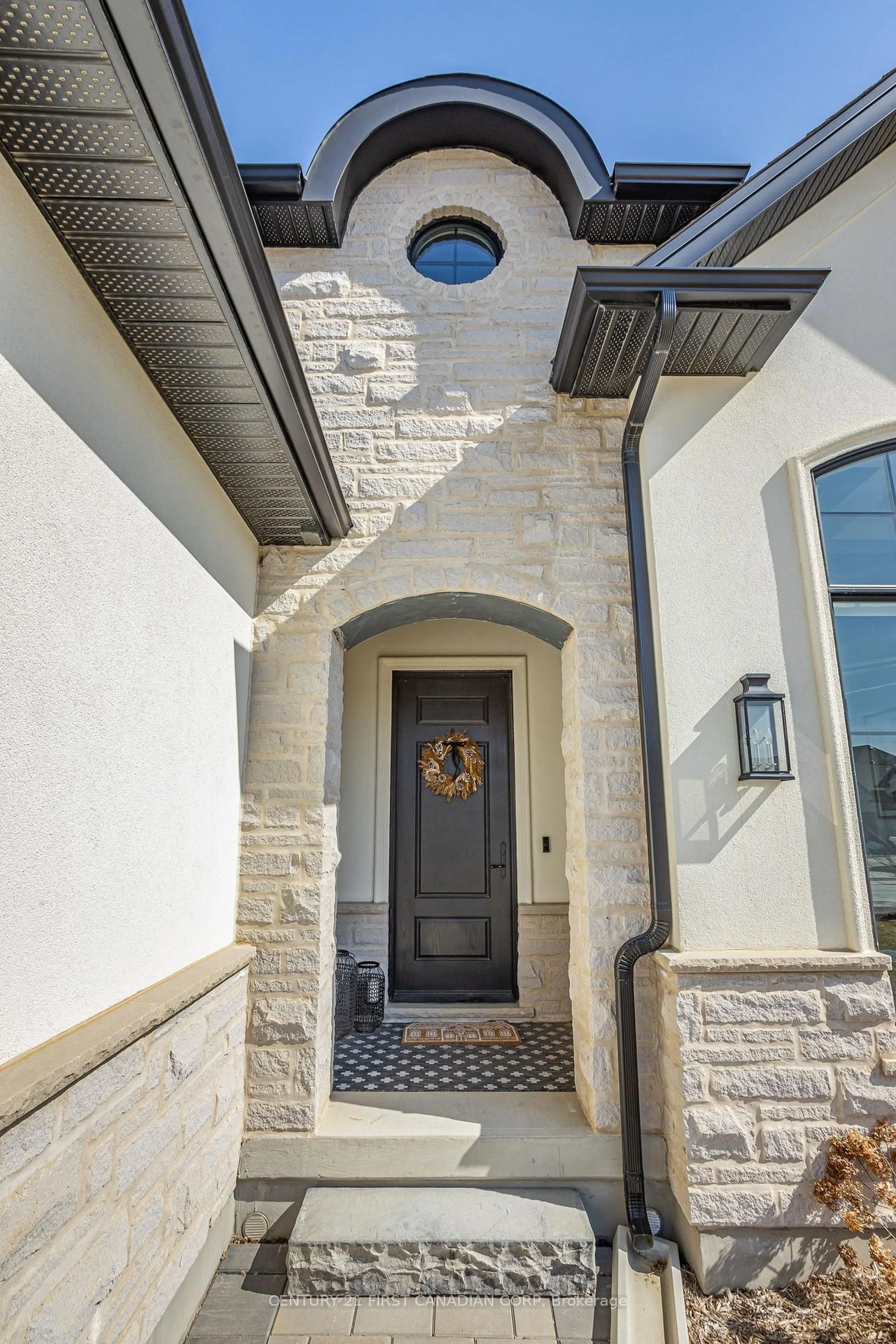 Indoor entryway for 956 TRAILSWAY Ave, London South Ontario N6K 0K7