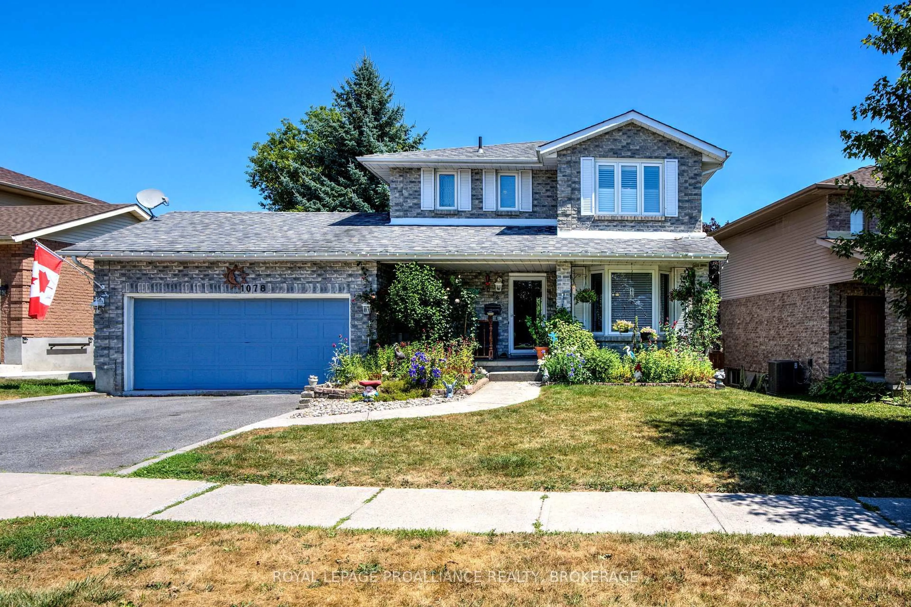 Home with vinyl exterior material, street for 1078 Lombardy St, Kingston Ontario K7M 8M6