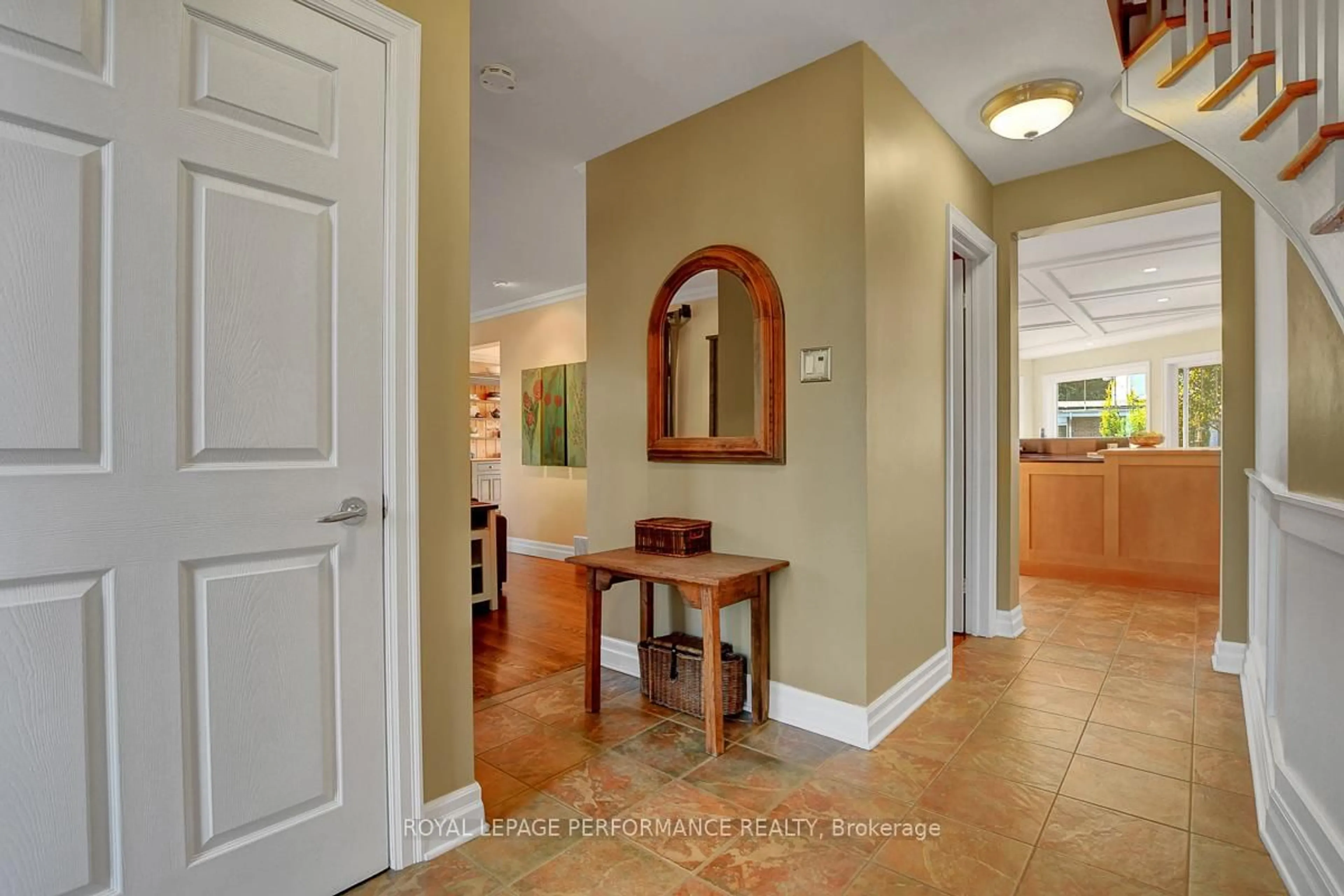 Indoor entryway for 6 Sellers Way, Ottawa Ontario K2H 7Y4