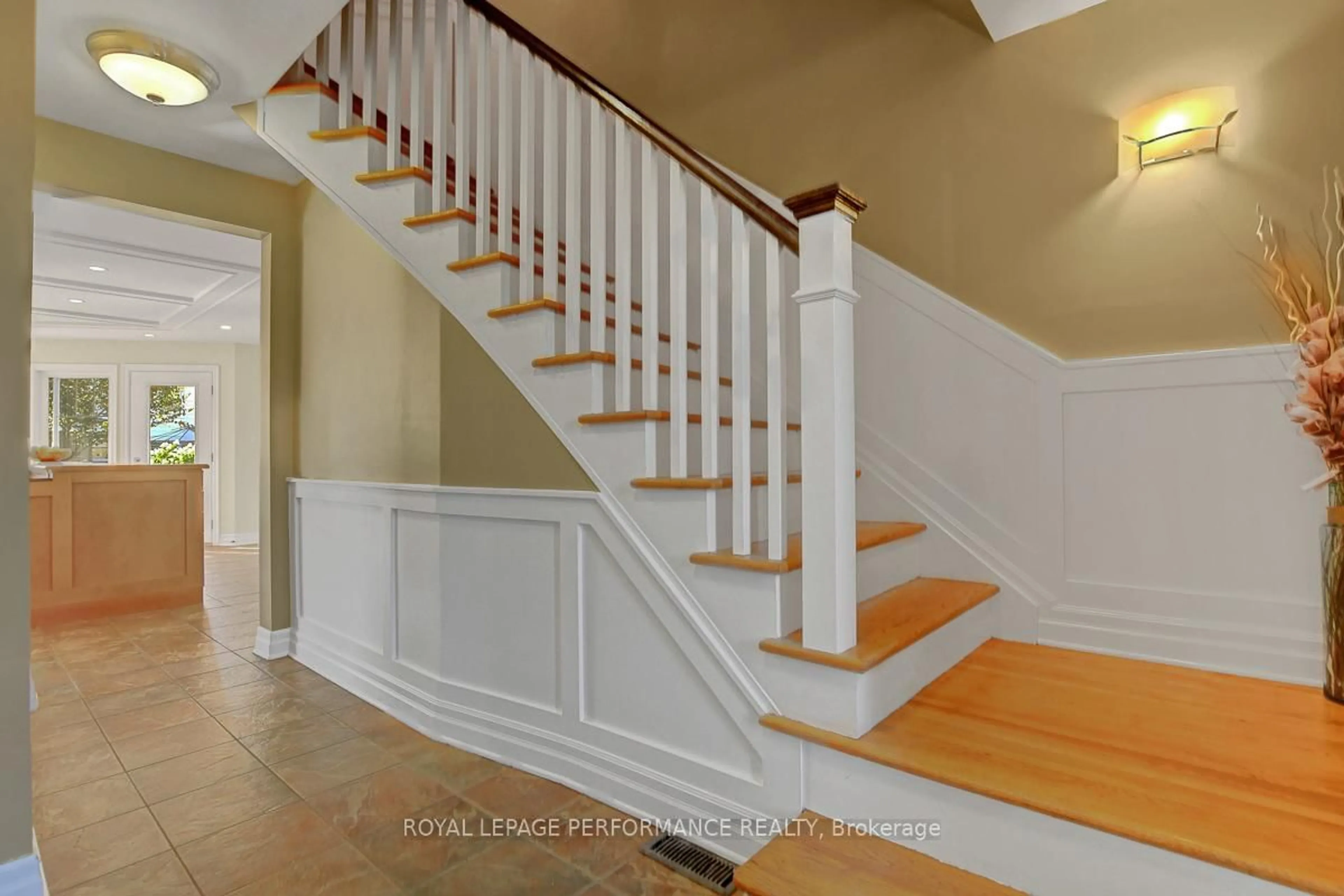 Unknown for 6 Sellers Way, Ottawa Ontario K2H 7Y4