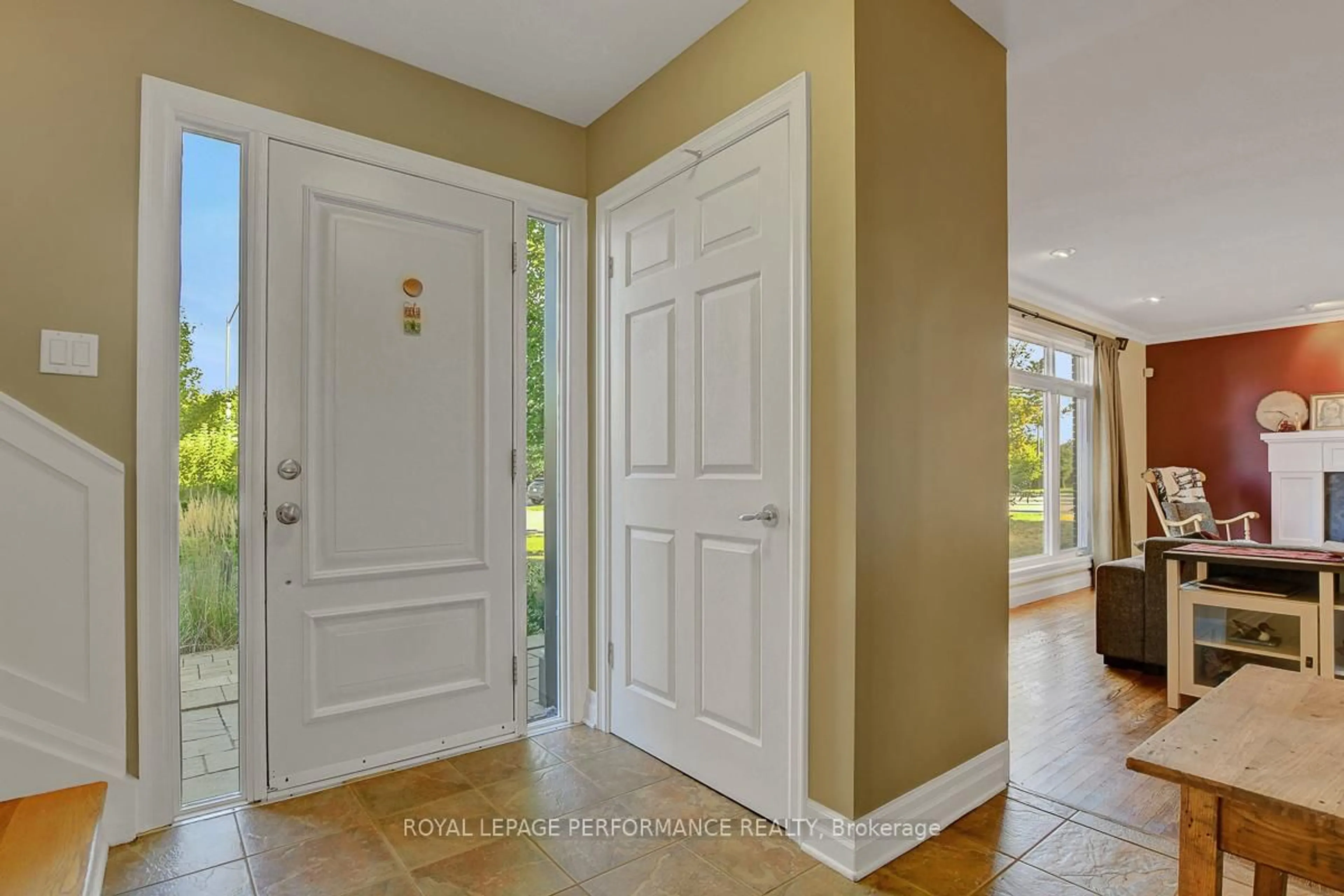 Indoor entryway for 6 Sellers Way, Ottawa Ontario K2H 7Y4