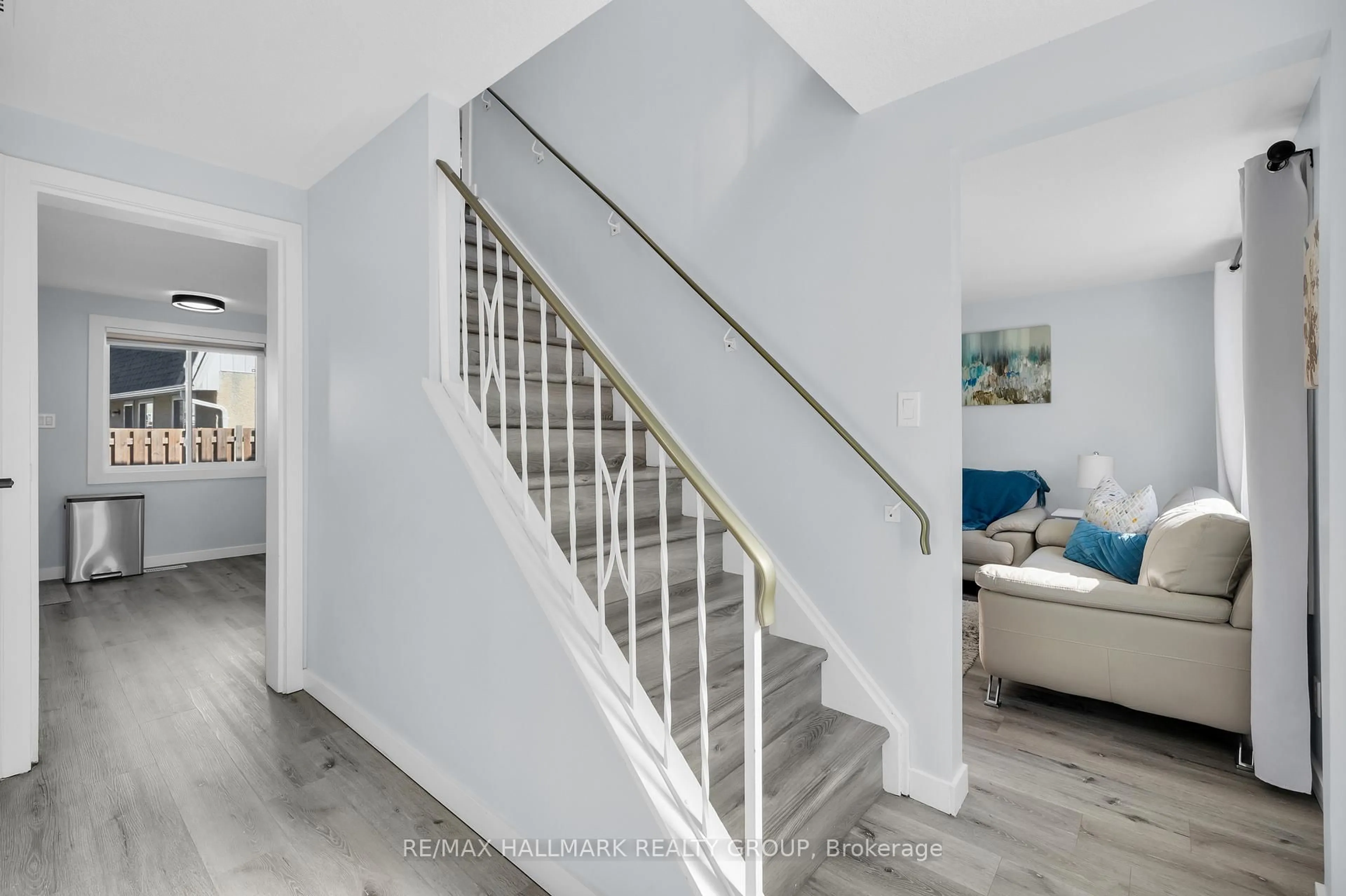 Stairs for 1520 Beaverpond Dr #D, Ottawa Ontario K1B 3R9