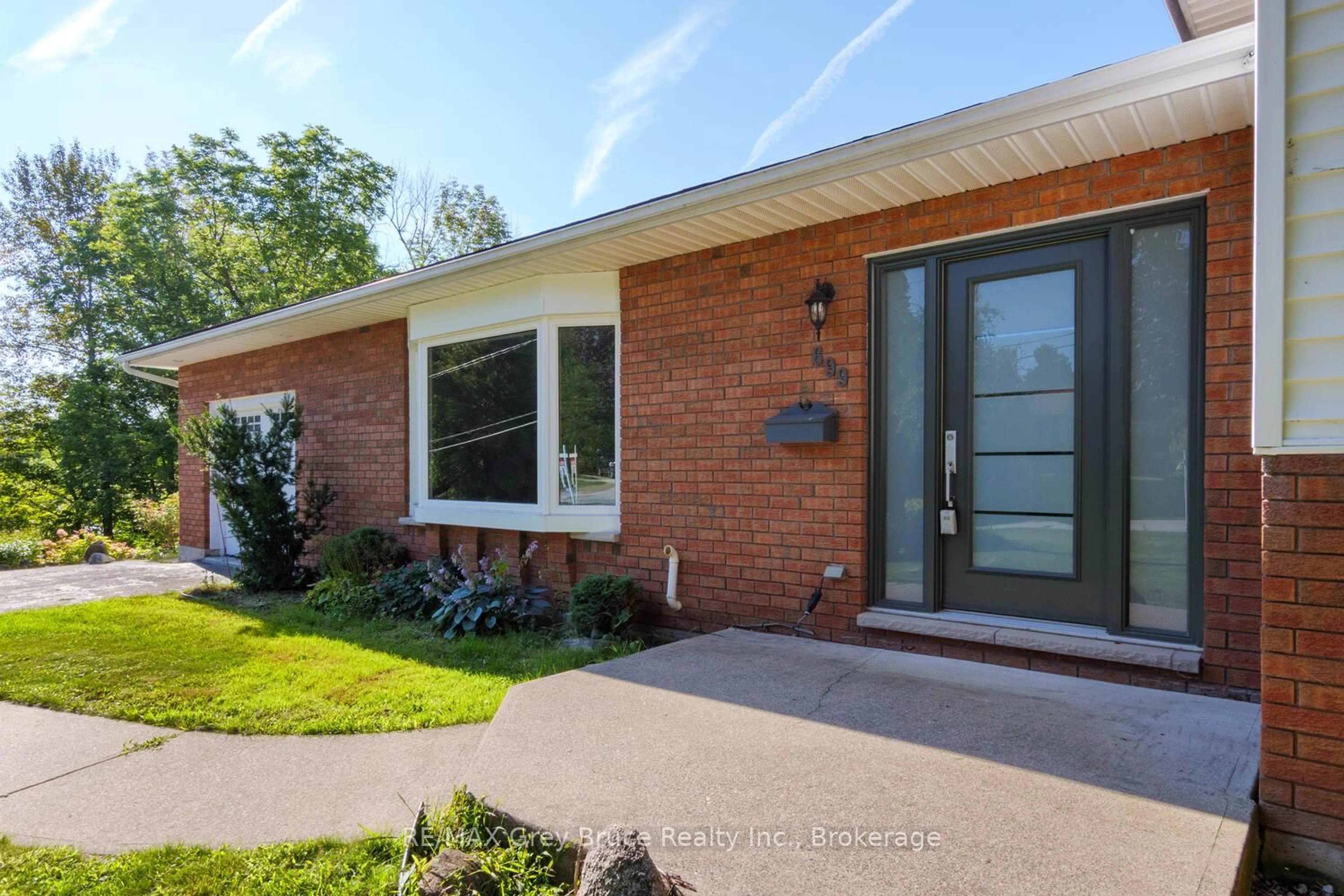 Home with brick exterior material, street for 699 20TH St, Owen Sound Ontario N4K 4E1