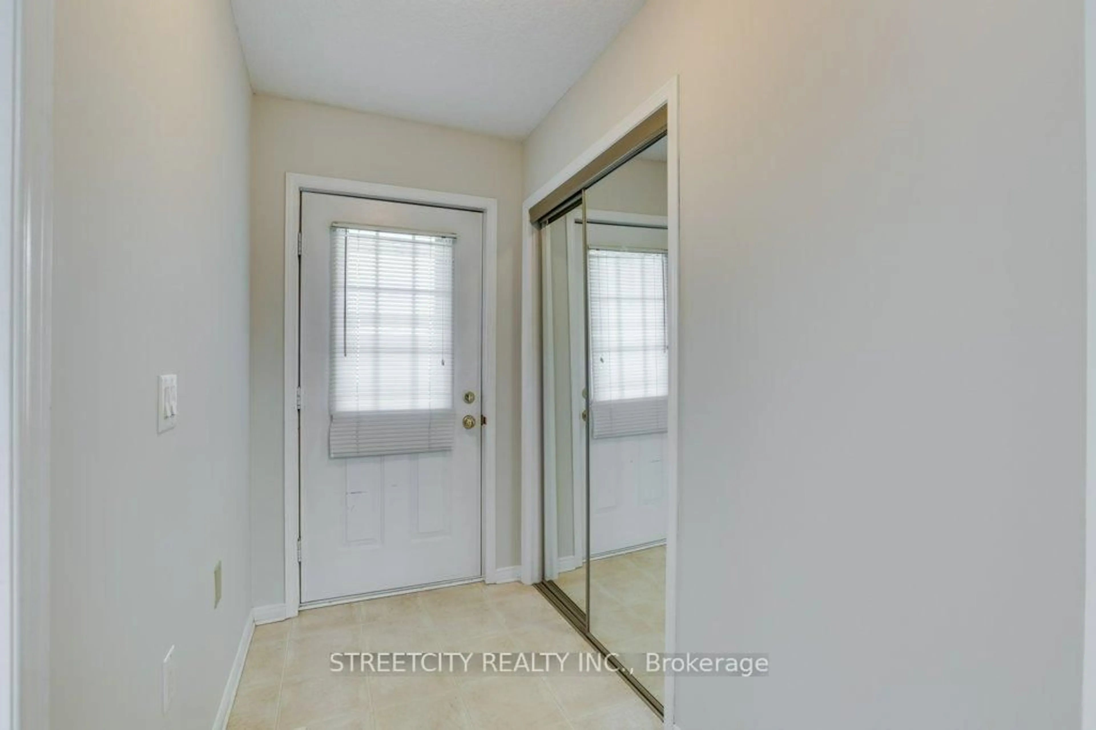 Indoor entryway for 680 Commissioners Rd #29, London South Ontario N6K 4T8