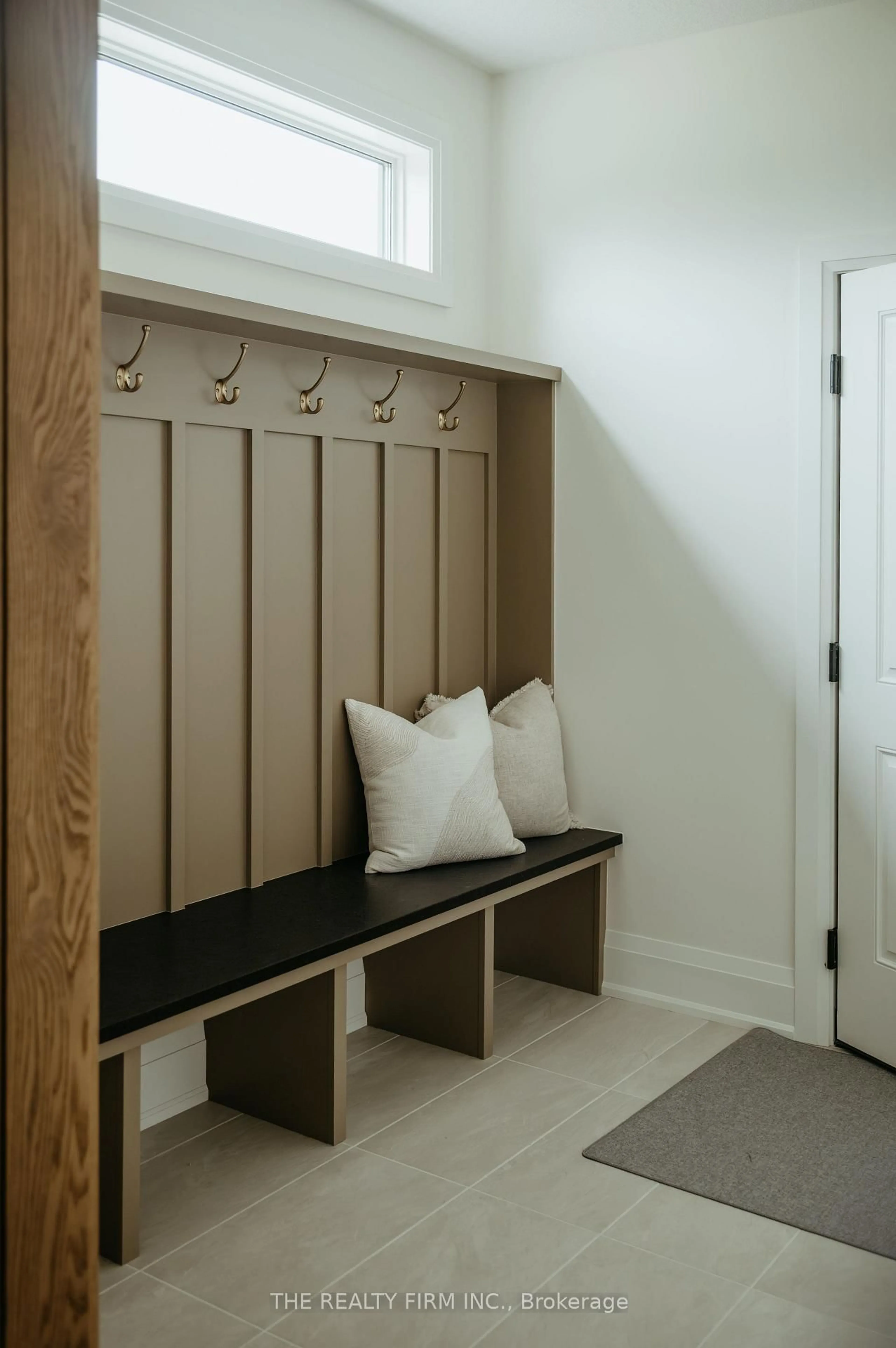 Indoor entryway for 52 Royal Cres, Southwold Ontario N5P 0G5