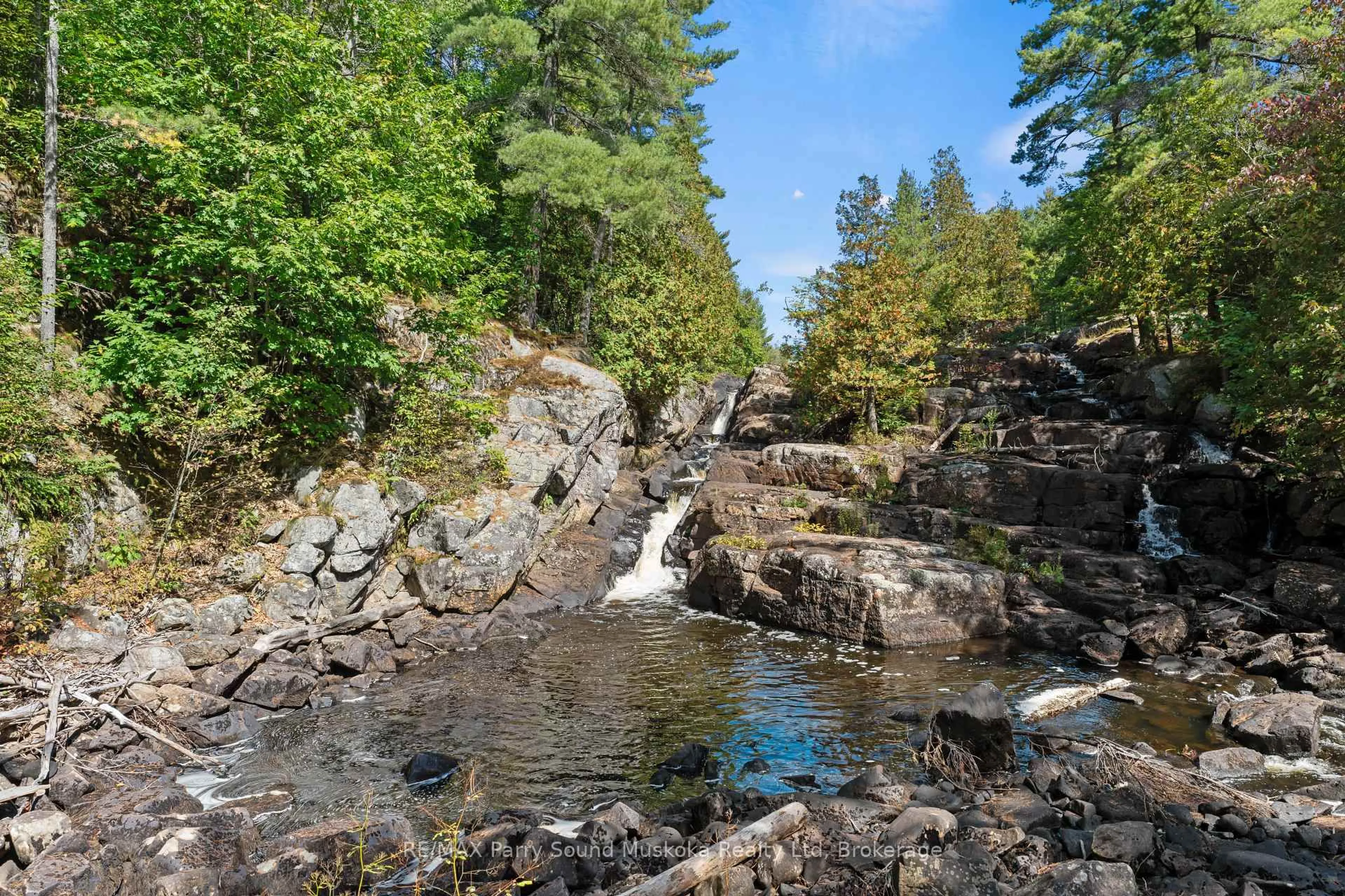 Pool for 15 Dickinson Rd, McKellar Ontario P2A 2W7